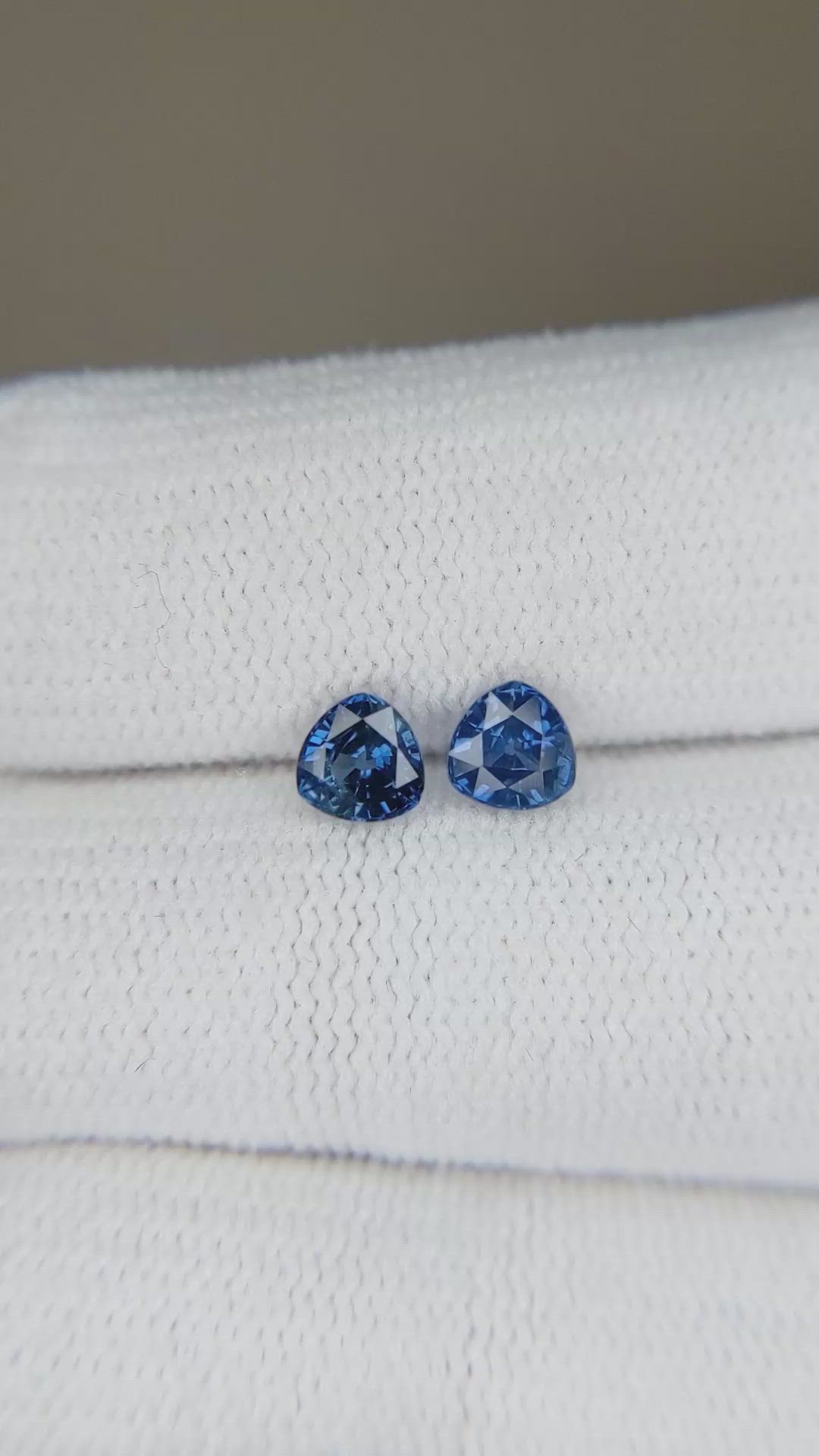 1.00&nbsp;Ct.Tw.Total Carat Weight Blue Sapphire Pair from Ceylon (Sri Lanka) Size Video