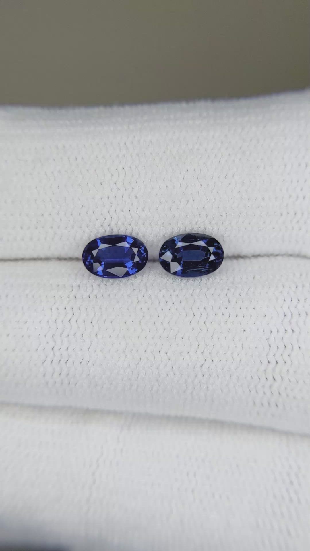 1.26&nbsp;Ct.Tw.Total Carat Weight Blue Sapphire Pair from Ceylon (Sri Lanka) Size Video