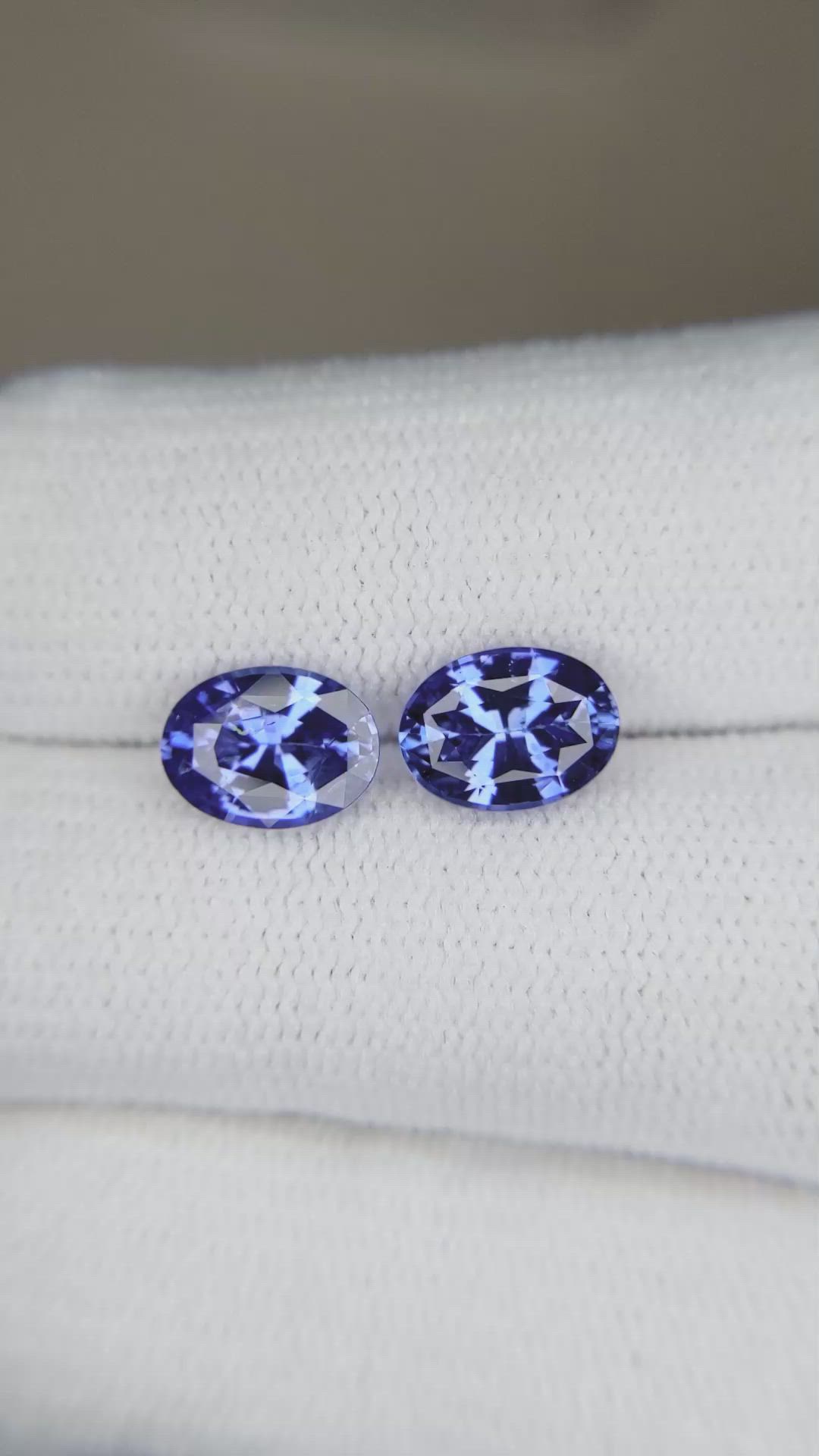 2.75&nbsp;Ct.Tw.Total Carat Weight Blue Sapphire Pair from Ceylon (Sri Lanka) Size Video