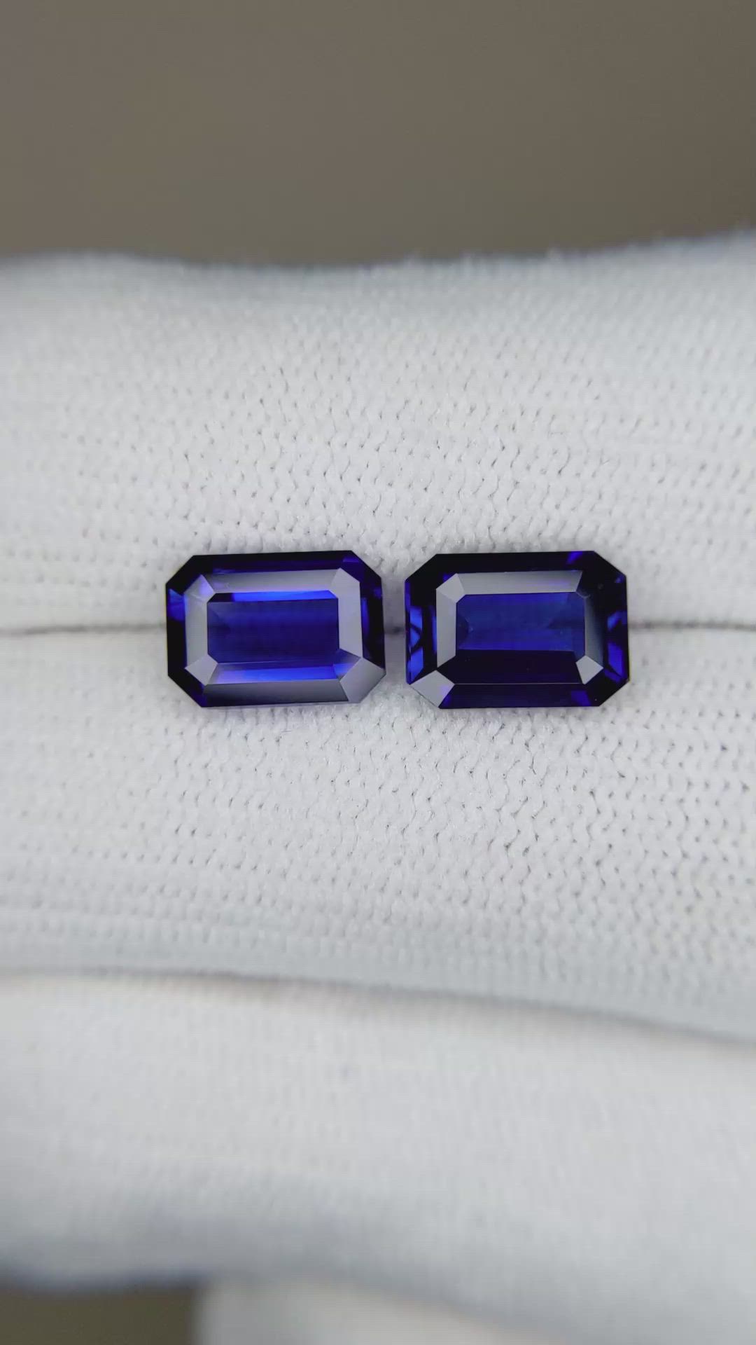 4.28&nbsp;Ct.Tw.Total Carat Weight Blue Sapphire Pair from Ceylon (Sri Lanka) Size Video