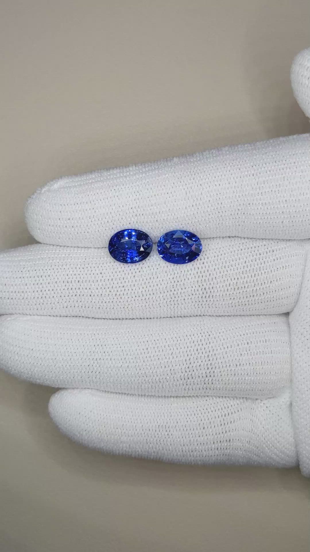 5.77&nbsp;Ct.Tw.Total Carat Weight Blue Sapphire Pair from Ceylon (Sri Lanka) Size Video