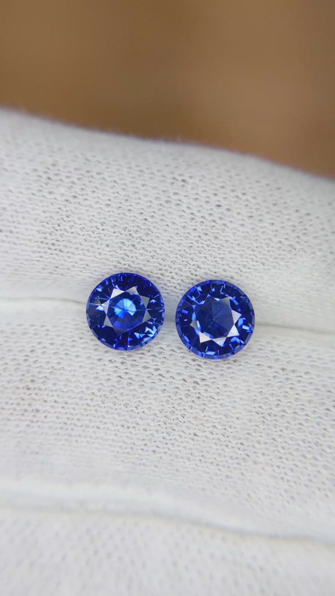 3.07&nbsp;Ct.Tw.Total Carat Weight Blue Sapphire Pair from Ceylon (Sri Lanka) Size Video