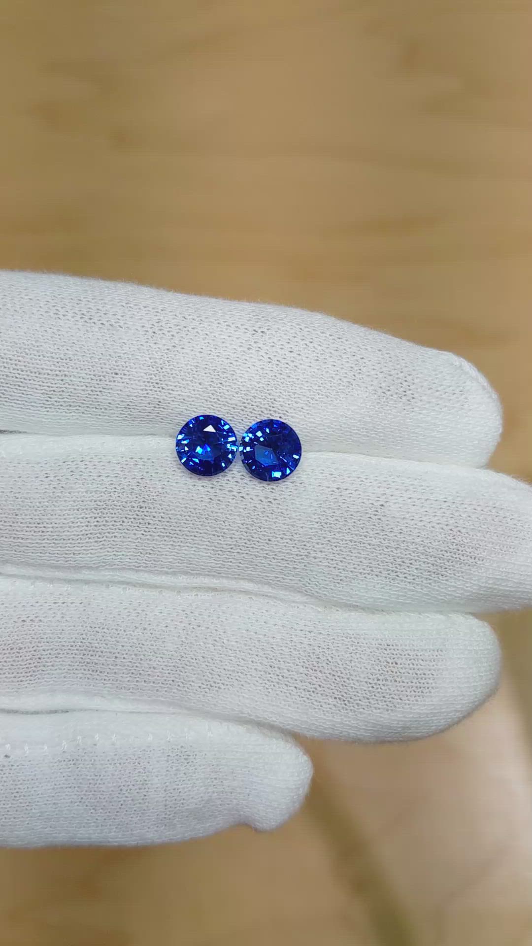 3.07&nbsp;Ct.Tw.Total Carat Weight Blue Sapphire Pair from Ceylon (Sri Lanka) Size Video