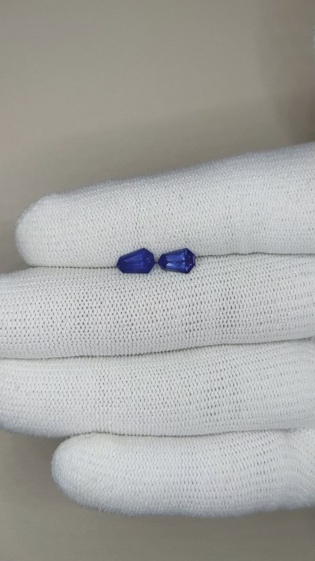 1.35&nbsp;Ct.Tw.Total Carat Weight Blue Sapphire Pair from Ceylon (Sri Lanka) Size Video