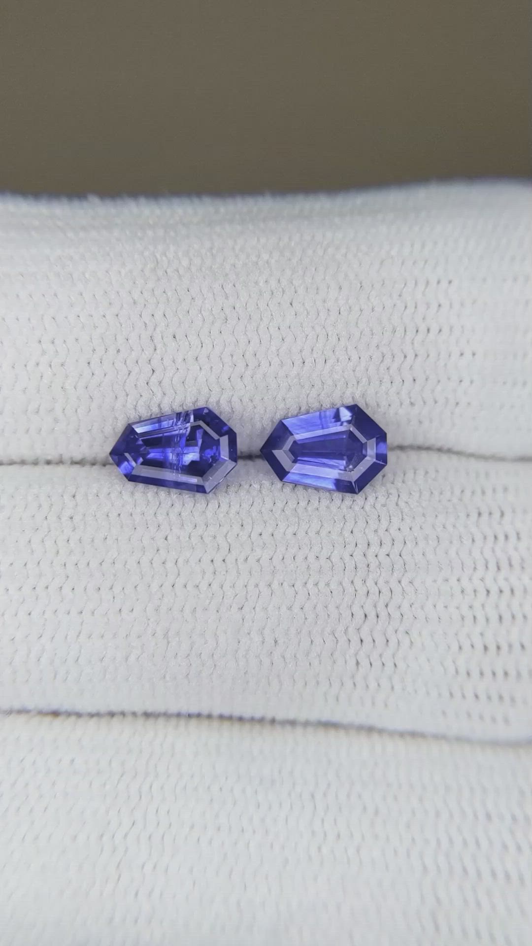 1.31&nbsp;Ct.Tw.Total Carat Weight Blue Sapphire Pair from Ceylon (Sri Lanka) Size Video
