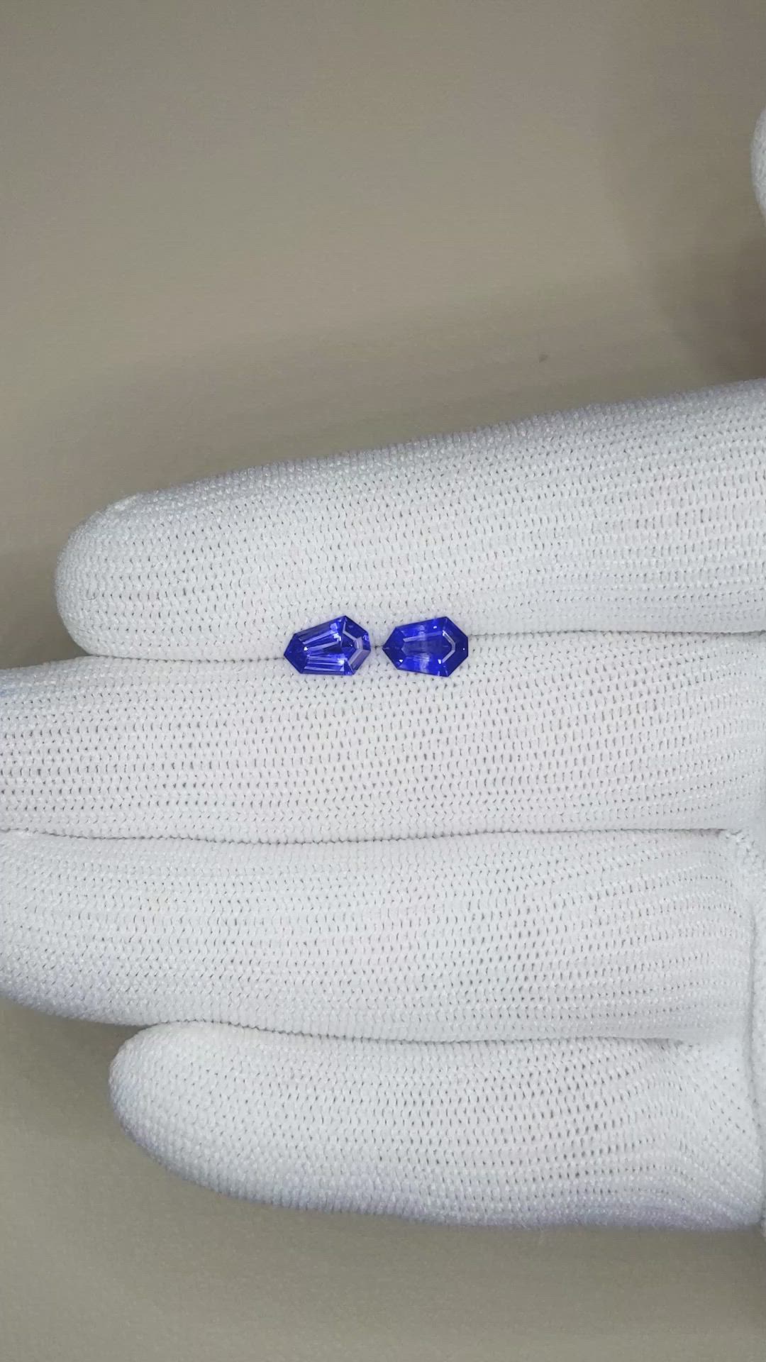 1.30&nbsp;Ct.Tw.Total Carat Weight Blue Sapphire Pair from Ceylon (Sri Lanka) Size Video