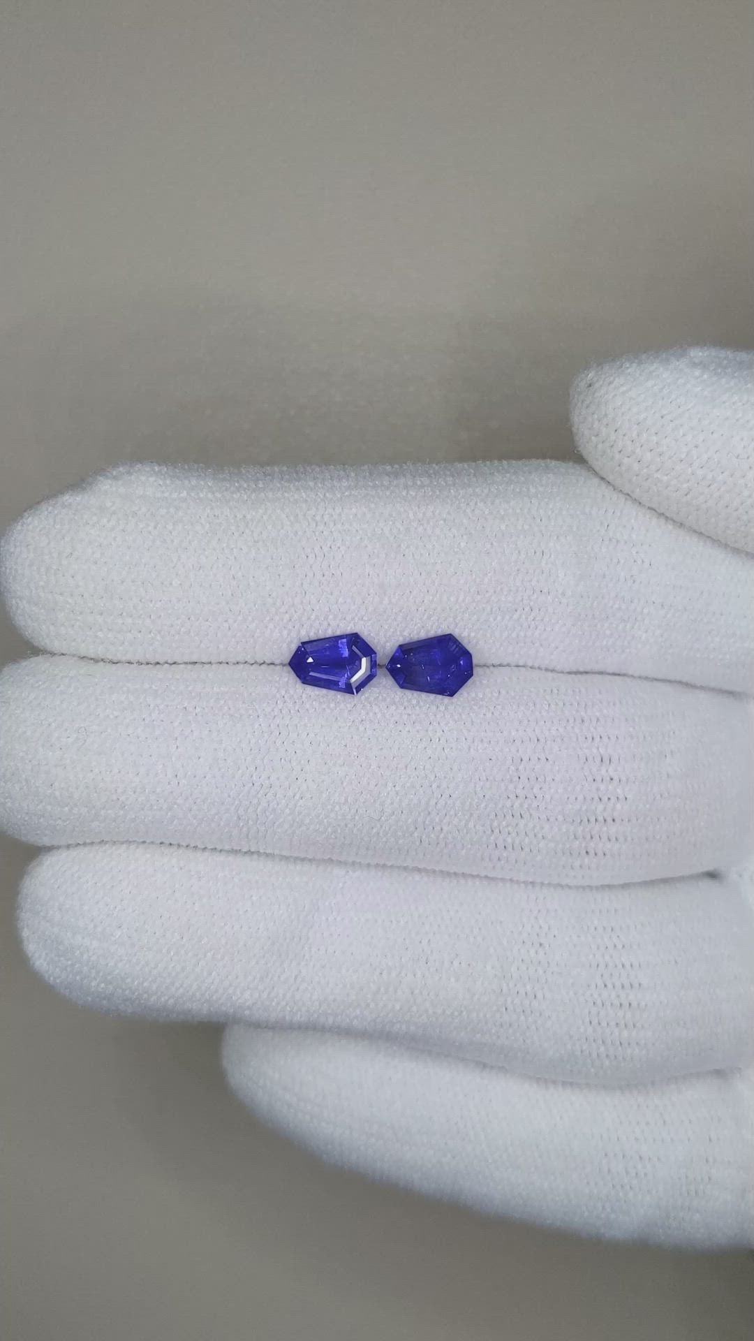 1.07&nbsp;Ct.Tw.Total Carat Weight Blue Sapphire Pair from Ceylon (Sri Lanka) Size Video
