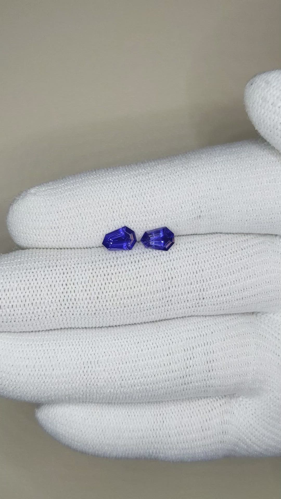 1.34&nbsp;Ct.Tw.Total Carat Weight Blue Sapphire Pair from Ceylon (Sri Lanka) Size Video