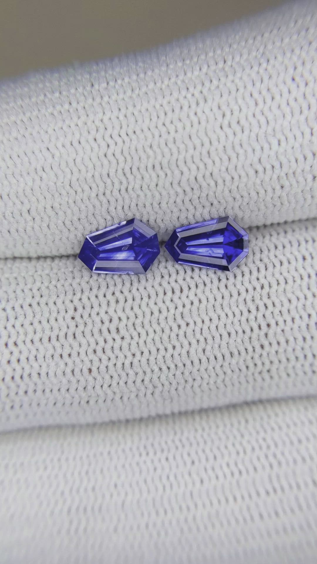 1.24 Ct.Tw.Total Carat Weight Blue Sapphire Pair from Ceylon (Sri Lanka) Size Video