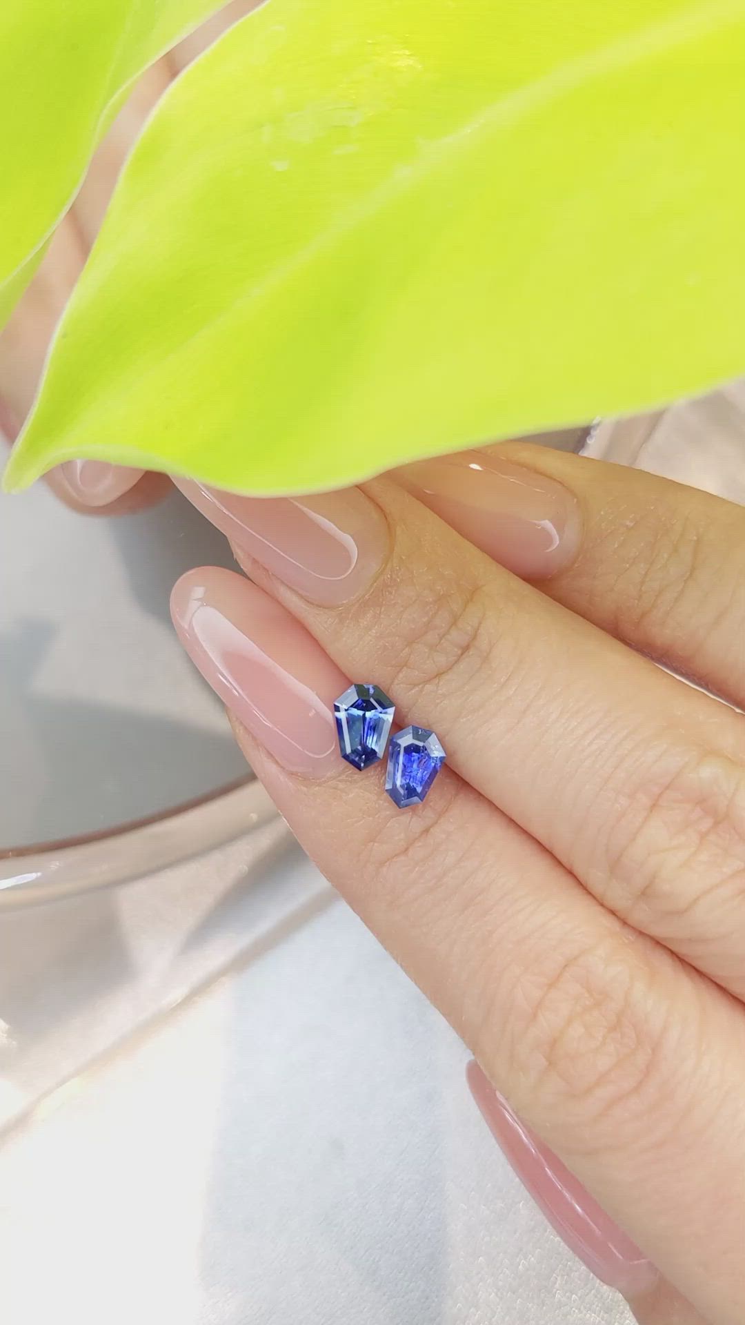 1.39&nbsp;Ct.Tw.Total Carat Weight Blue Sapphire Pair from Ceylon (Sri Lanka) Size Video