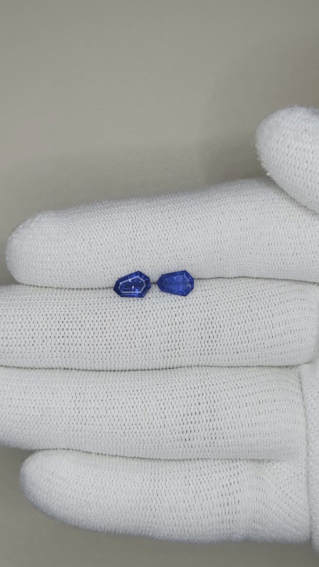 1.28&nbsp;Ct.Tw.Total Carat Weight Blue Sapphire Pair from Ceylon (Sri Lanka) Size Video