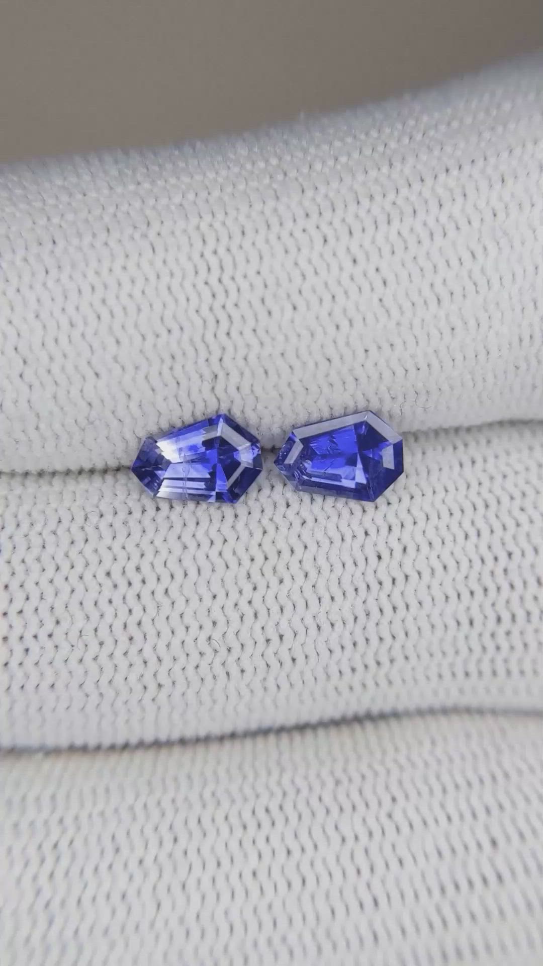 1.40&nbsp;Ct.Tw.Total Carat Weight Blue Sapphire Pair from Ceylon (Sri Lanka) Size Video