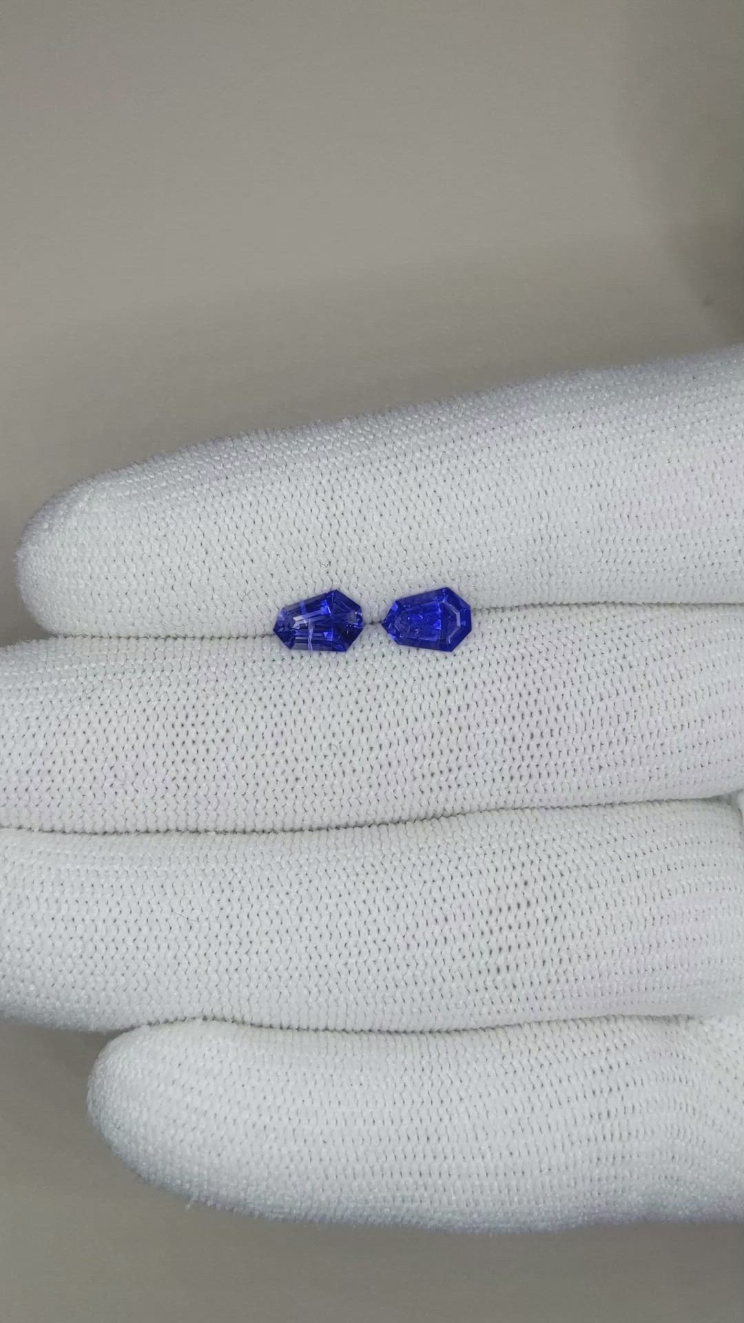 1.40&nbsp;Ct.Tw.Total Carat Weight Blue Sapphire Pair from Ceylon (Sri Lanka) Size Video