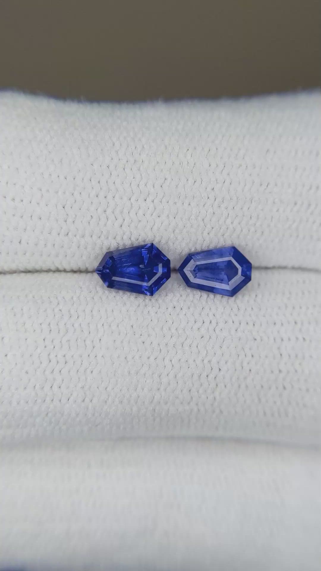 1.23&nbsp;Ct.Tw.Total Carat Weight Blue Sapphire Pair from Ceylon (Sri Lanka) Size Video