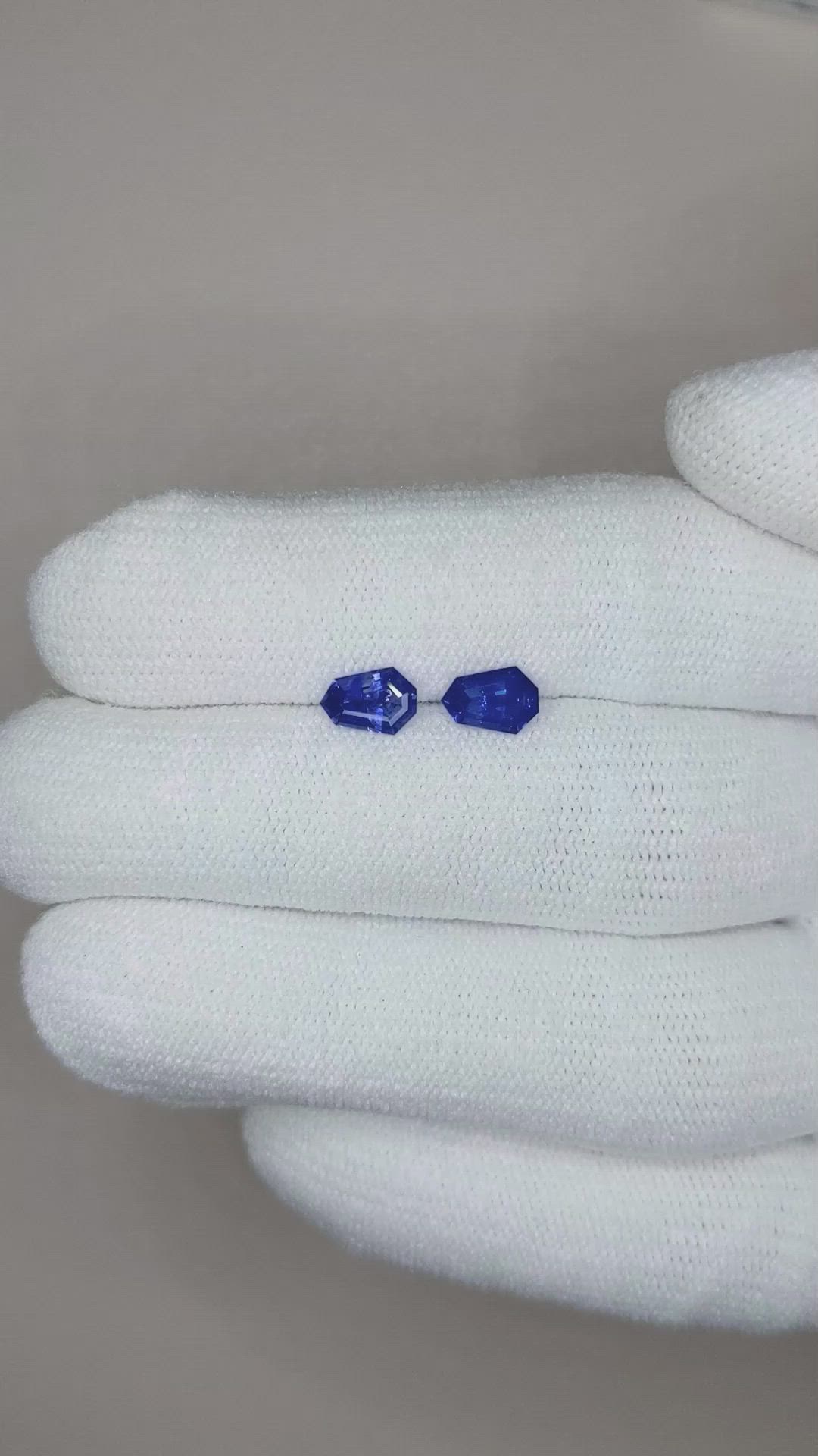 1.20&nbsp;Ct.Tw.Total Carat Weight Blue Sapphire Pair from Ceylon (Sri Lanka) Size Video