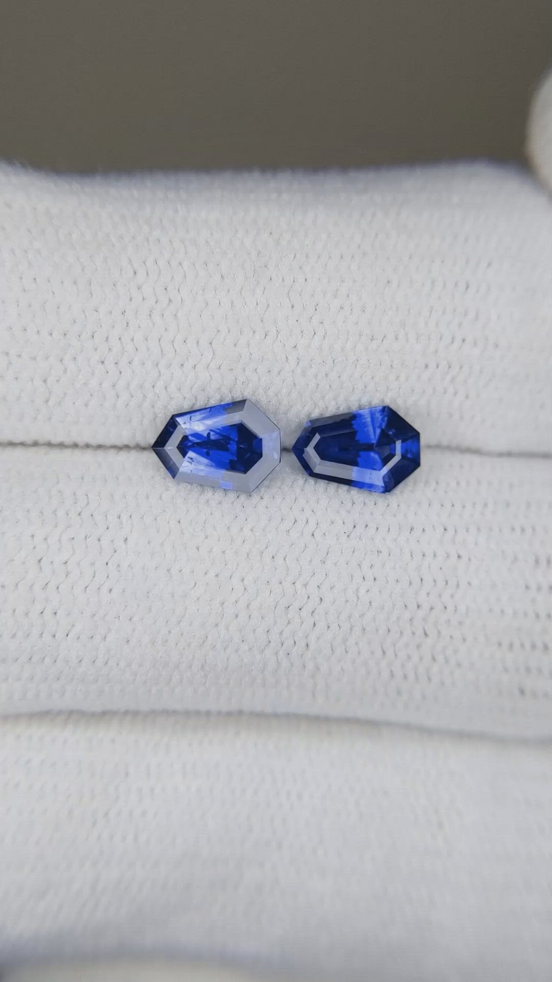 1.29&nbsp;Ct.Tw.Total Carat Weight Blue Sapphire Pair from Ceylon (Sri Lanka) Size Video