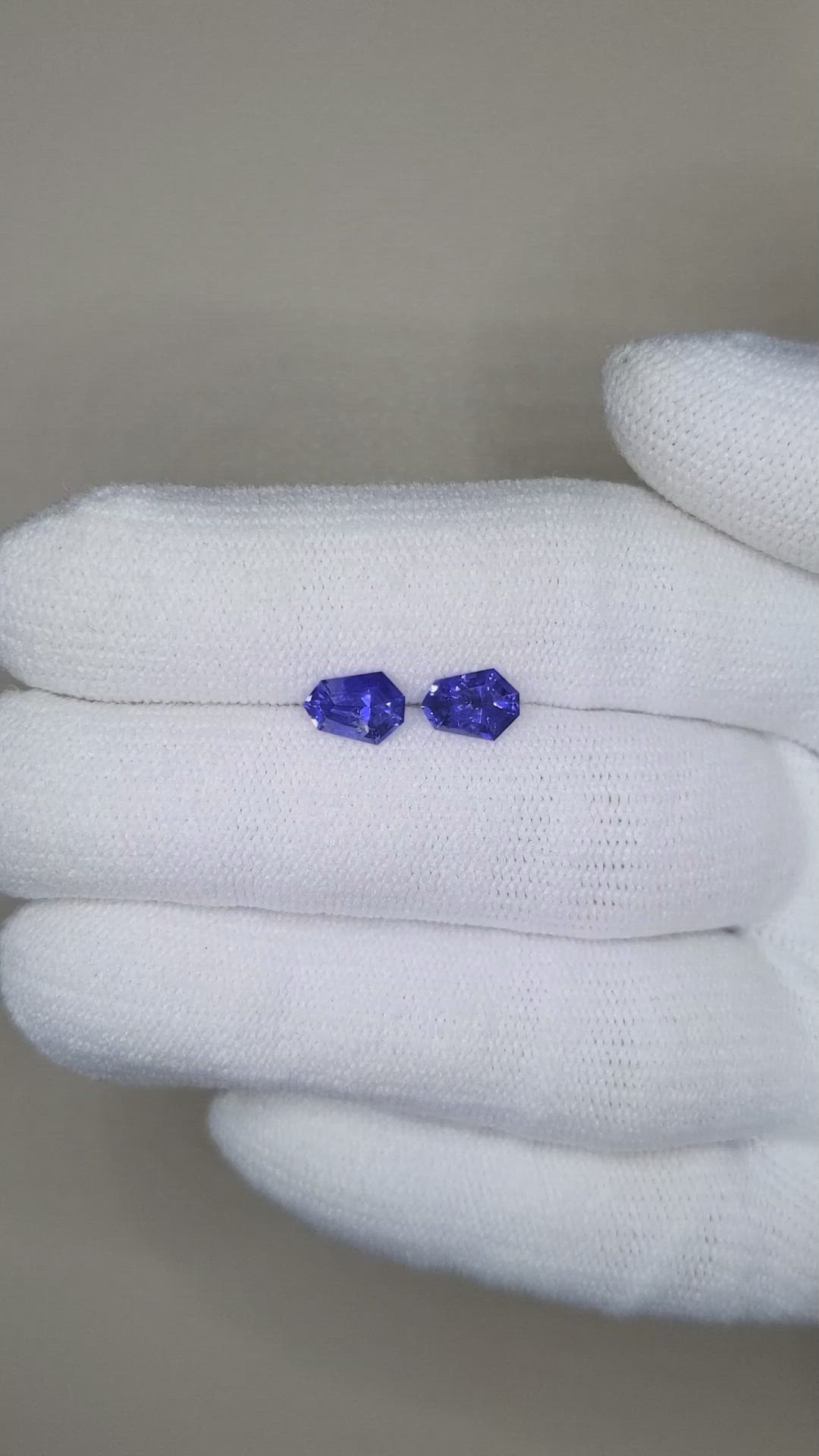 1.48&nbsp;Ct.Tw.Total Carat Weight Blue Sapphire Pair from Ceylon (Sri Lanka) Size Video