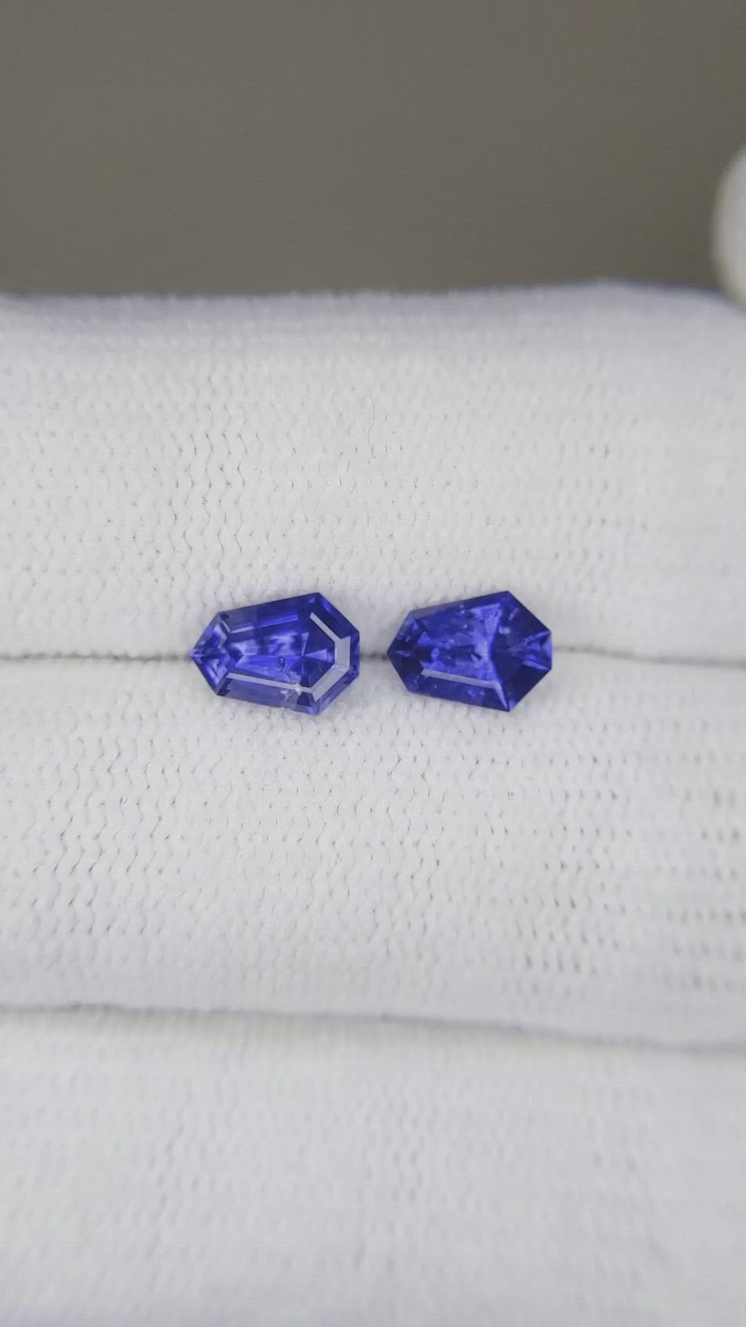 1.48&nbsp;Ct.Tw.Total Carat Weight Blue Sapphire Pair from Ceylon (Sri Lanka) Size Video