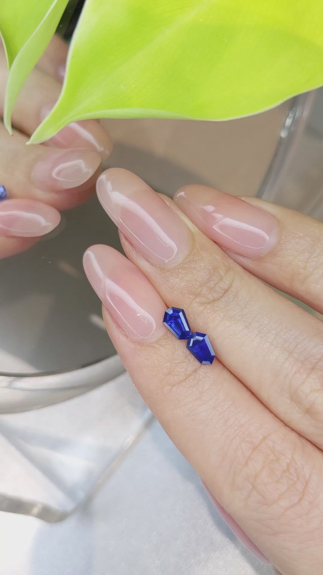 1.06&nbsp;Ct.Tw.Total Carat Weight Blue Sapphire Pair from Ceylon (Sri Lanka) Size Video