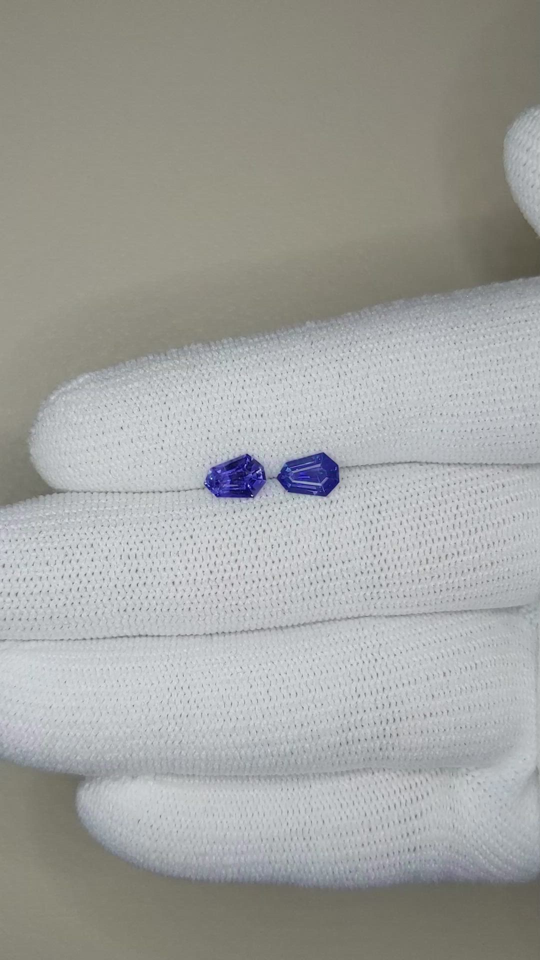 1.32&nbsp;Ct.Tw.Total Carat Weight Blue Sapphire Pair from Ceylon (Sri Lanka) Size Video
