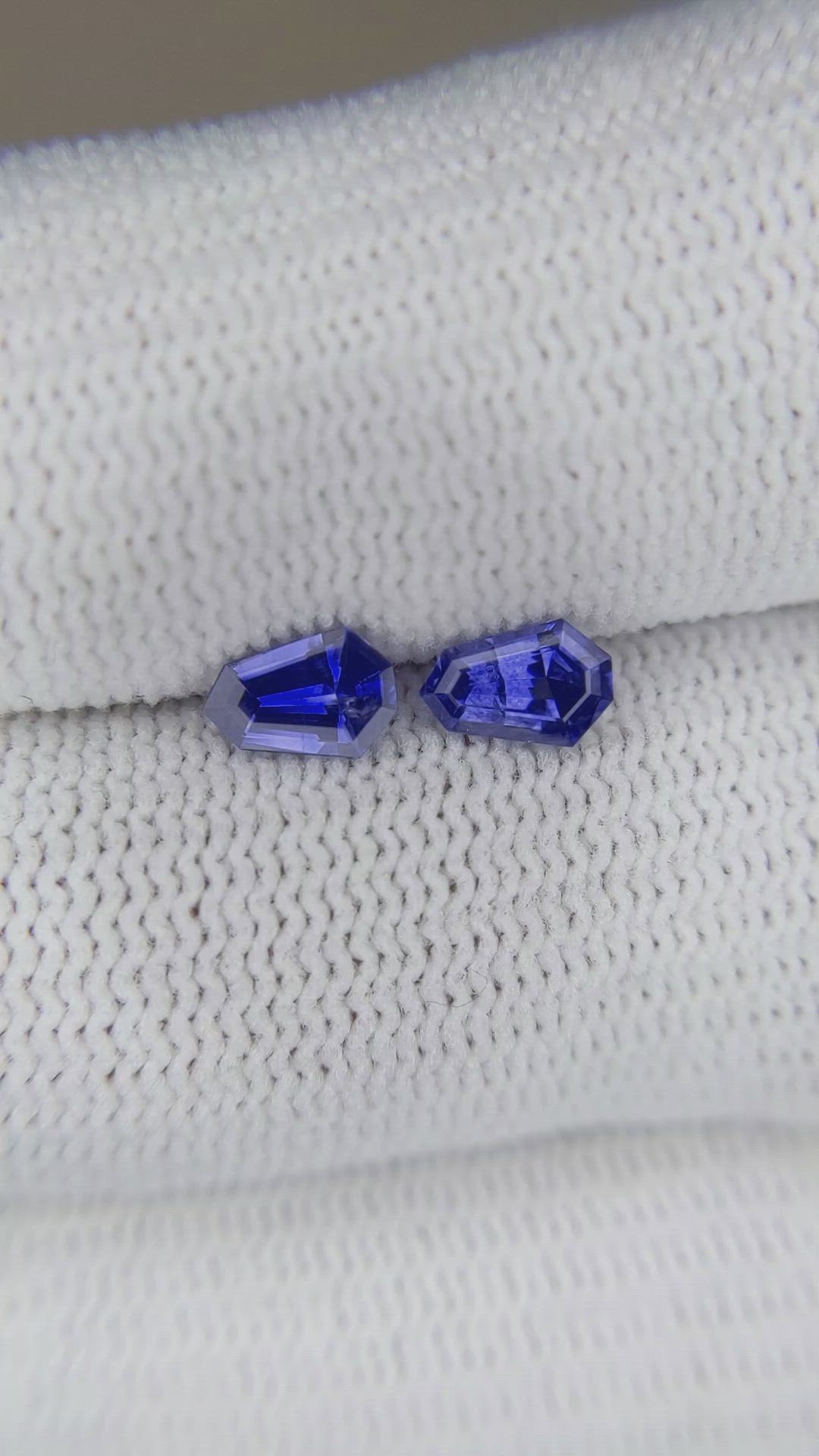 0.84&nbsp;Ct.Tw.Total Carat Weight Blue Sapphire Pair from Ceylon (Sri Lanka) Size Video