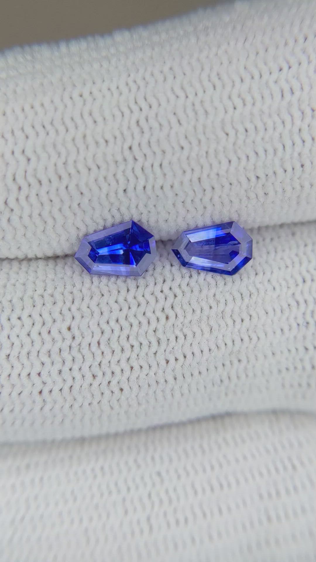 0.99&nbsp;Ct.Tw.Total Carat Weight Blue Sapphire Pair from Ceylon (Sri Lanka) Size Video