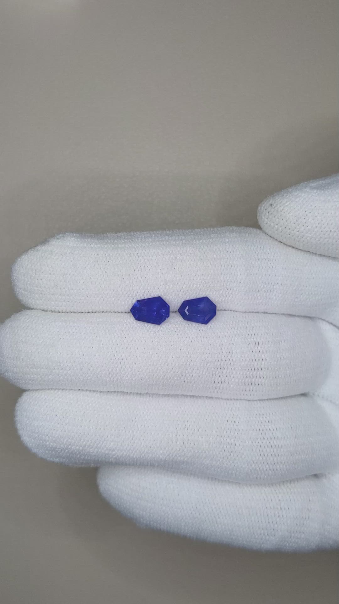 1.58&nbsp;Ct.Tw.Total Carat Weight Blue Sapphire Pair from Ceylon (Sri Lanka) Size Video