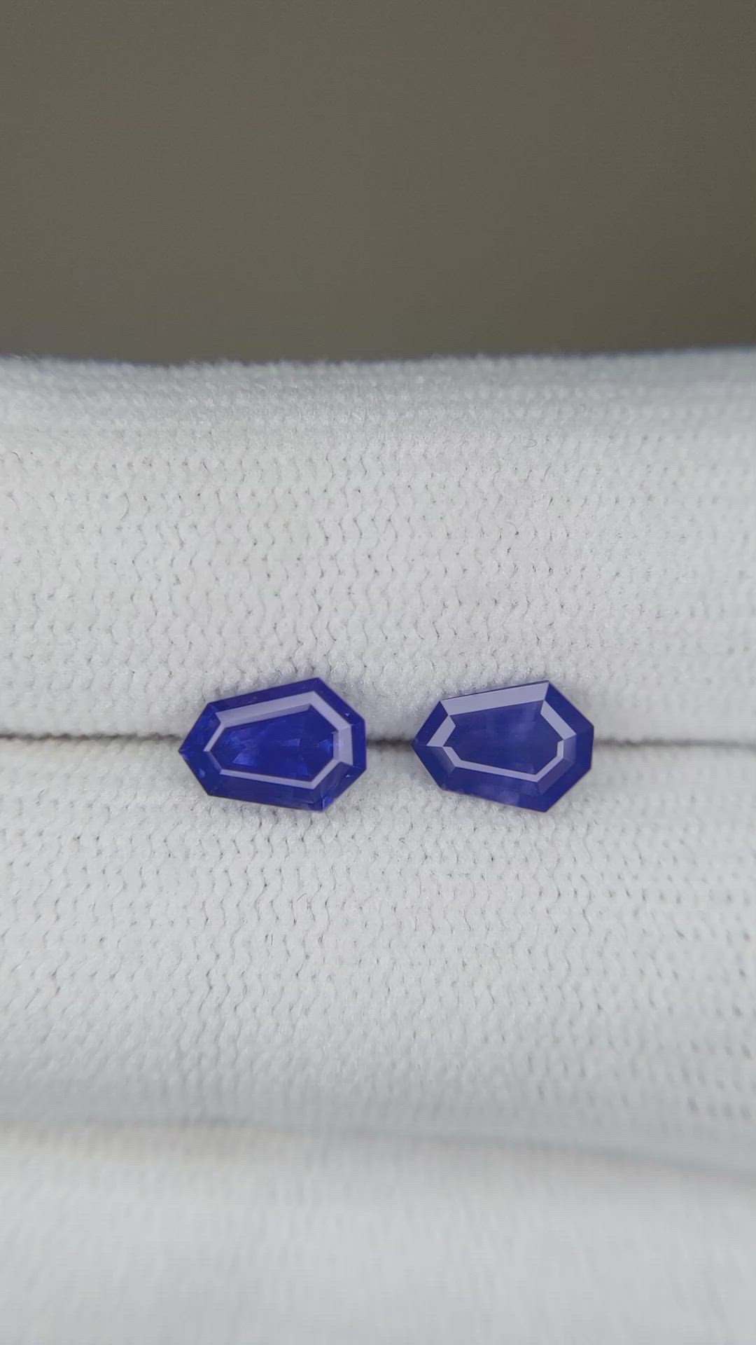 1.58&nbsp;Ct.Tw.Total Carat Weight Blue Sapphire Pair from Ceylon (Sri Lanka) Size Video