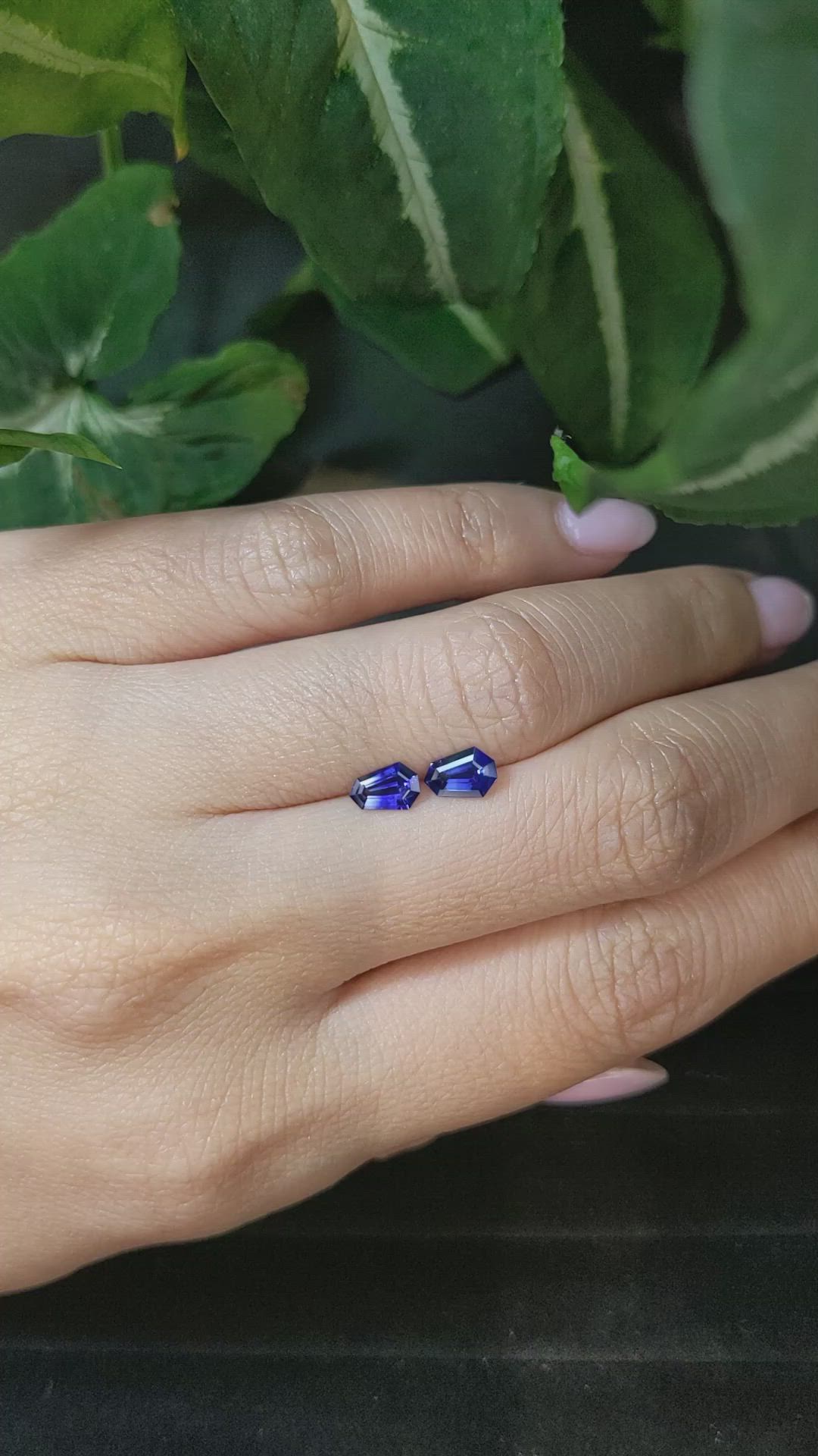 1.07&nbsp;Ct.Tw.Total Carat Weight Blue Sapphire Pair from Ceylon (Sri Lanka) Size Video