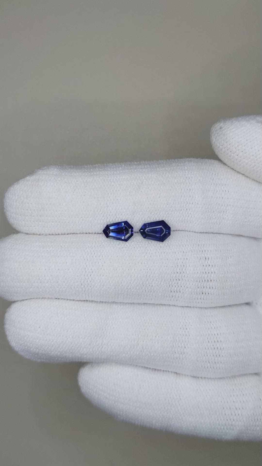 1.07&nbsp;Ct.Tw.Total Carat Weight Blue Sapphire Pair from Ceylon (Sri Lanka) Size Video