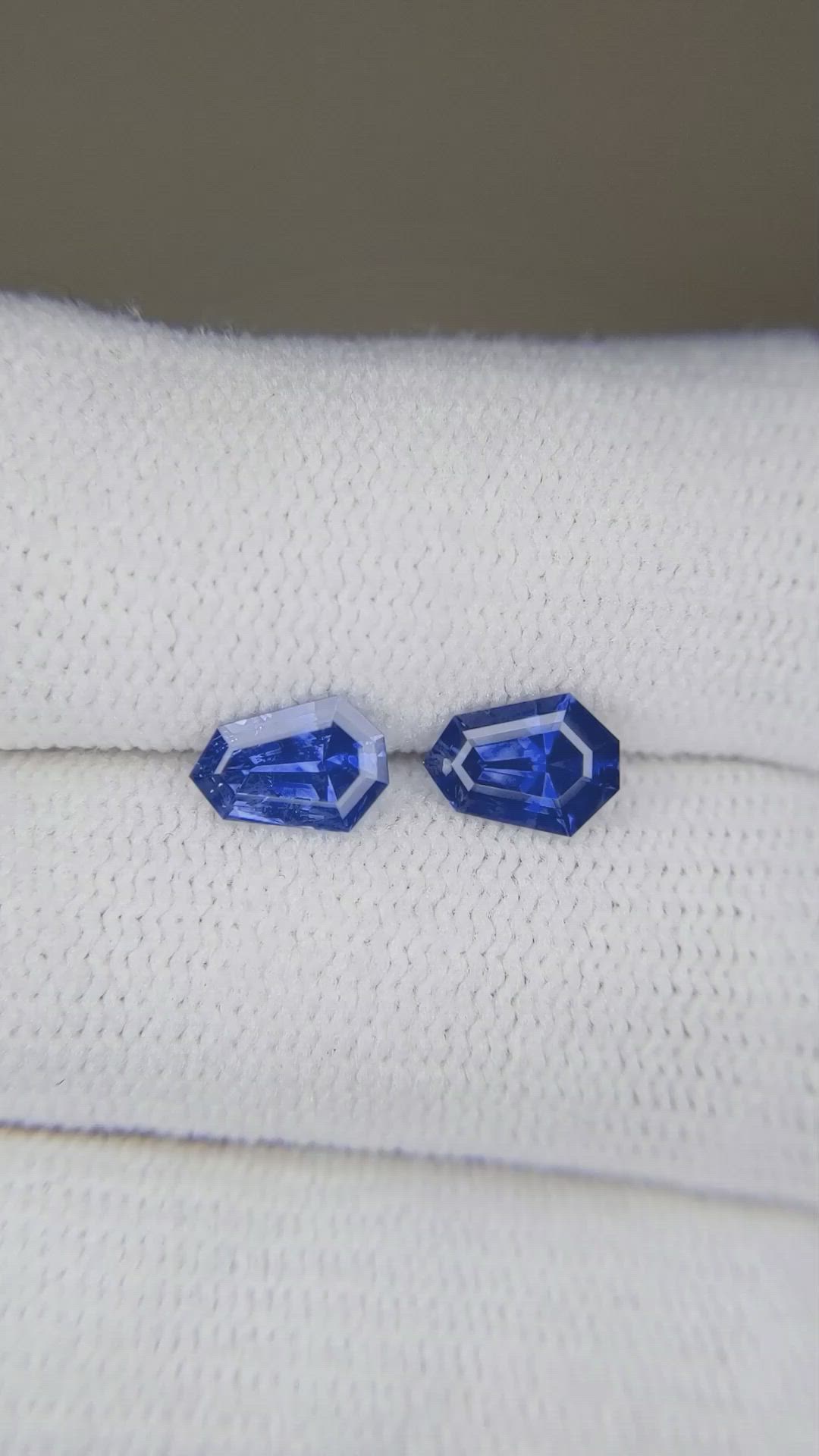 1.34&nbsp;Ct.Tw.Total Carat Weight Blue Sapphire Pair from Ceylon (Sri Lanka) Size Video