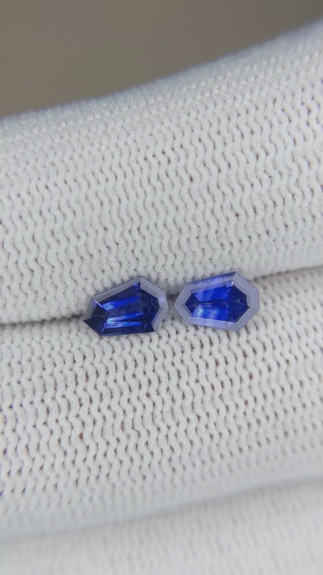 0.79&nbsp;Ct.Tw.Total Carat Weight Blue Sapphire Pair from Ceylon (Sri Lanka) Size Video