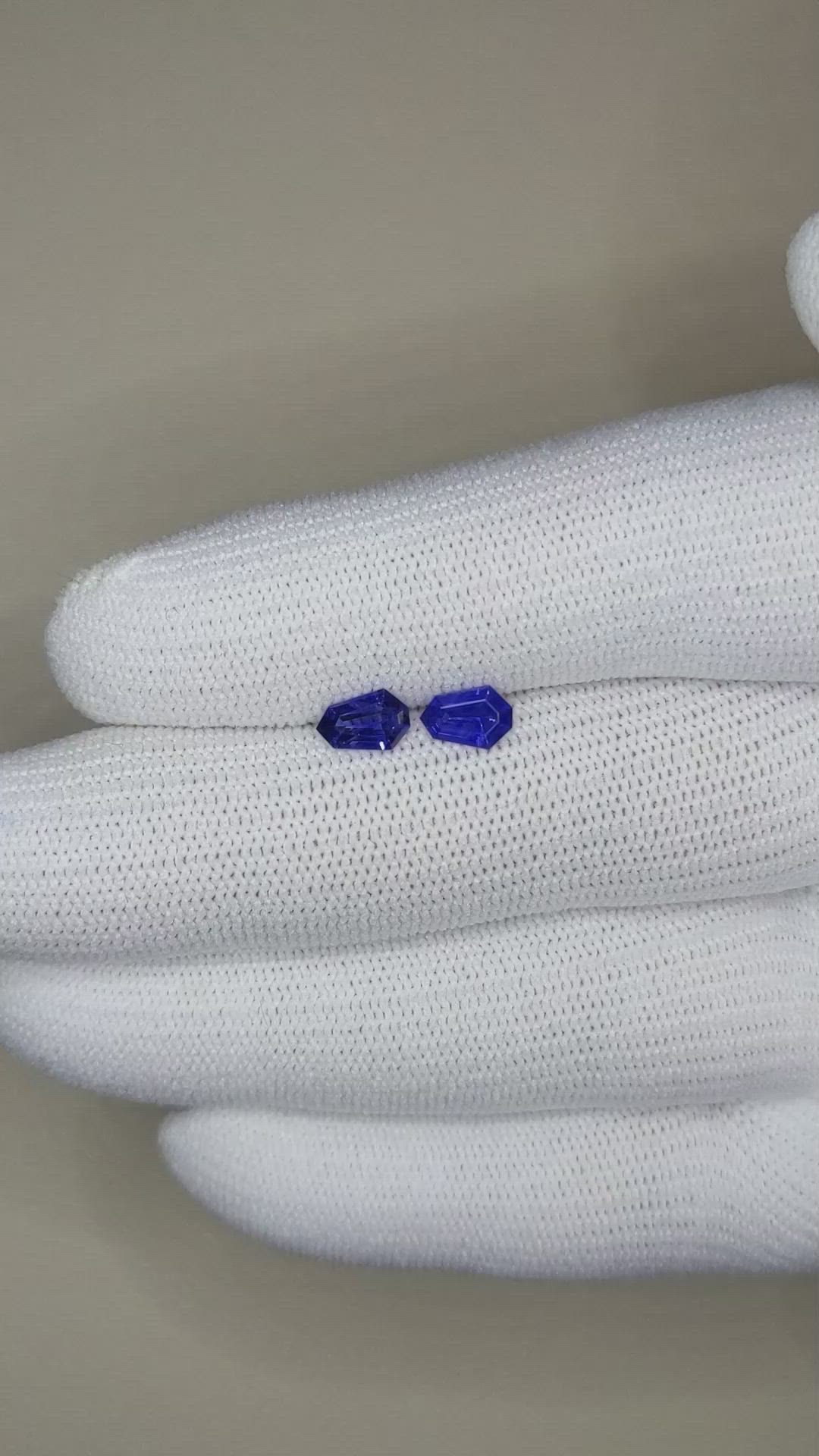 0.79&nbsp;Ct.Tw.Total Carat Weight Blue Sapphire Pair from Ceylon (Sri Lanka) Size Video
