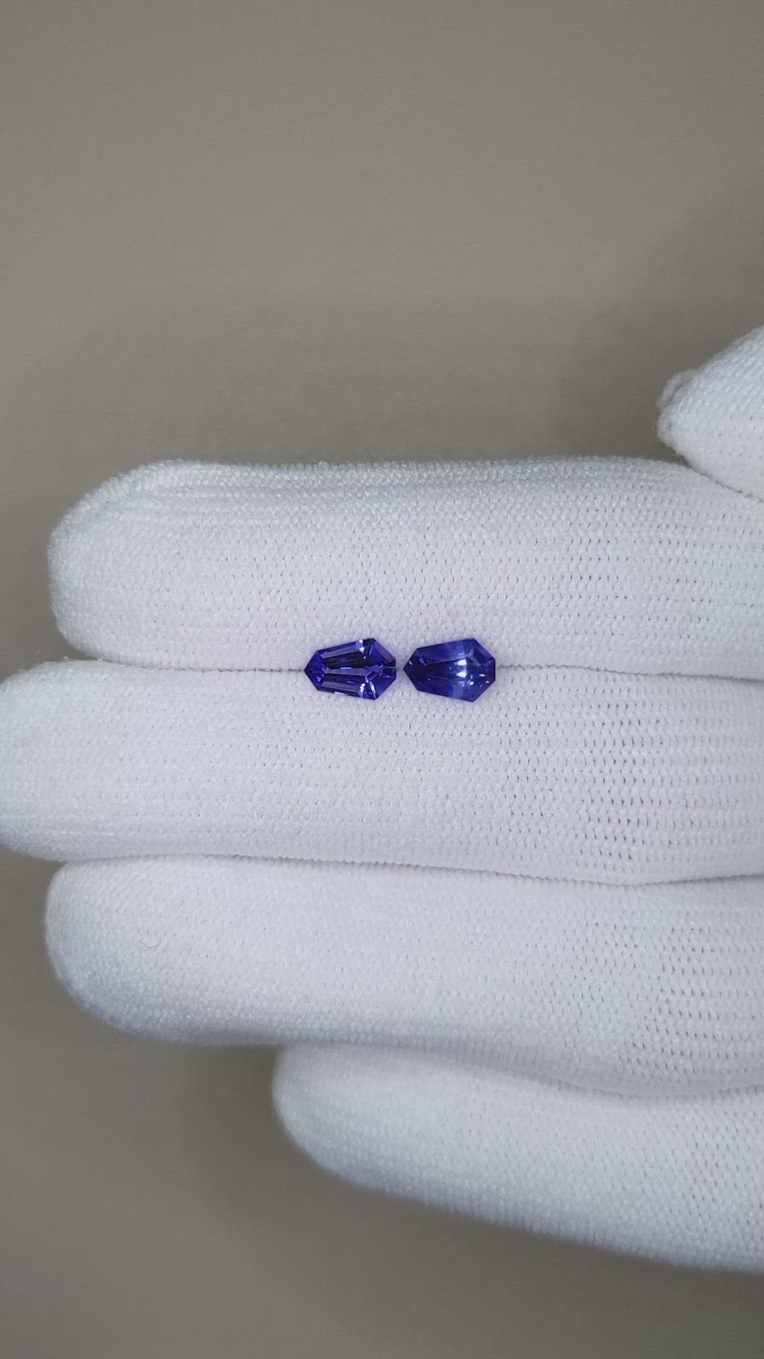 1.15&nbsp;Ct.Tw.Total Carat Weight Blue Sapphire Pair from Ceylon (Sri Lanka) Size Video