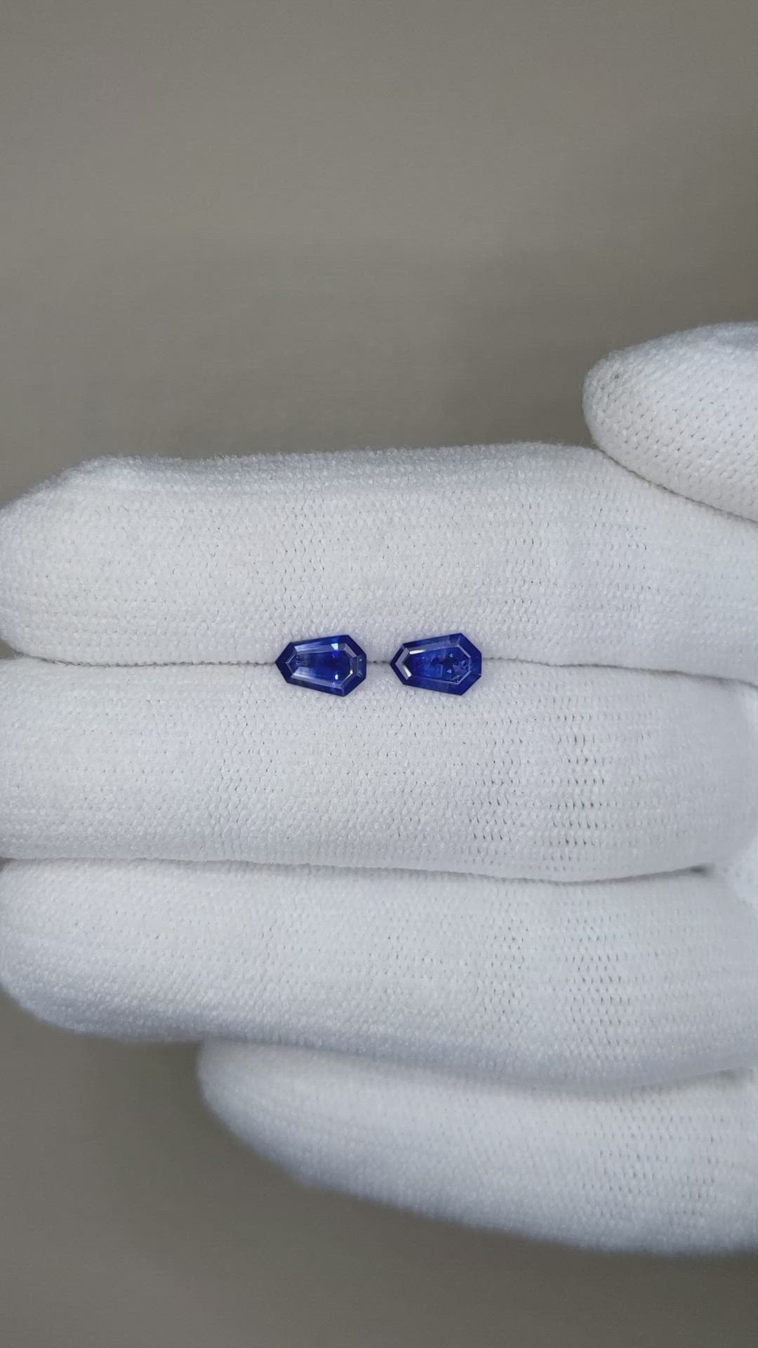 0.94&nbsp;Ct.Tw.Total Carat Weight Blue Sapphire Pair from Ceylon (Sri Lanka) Size Video