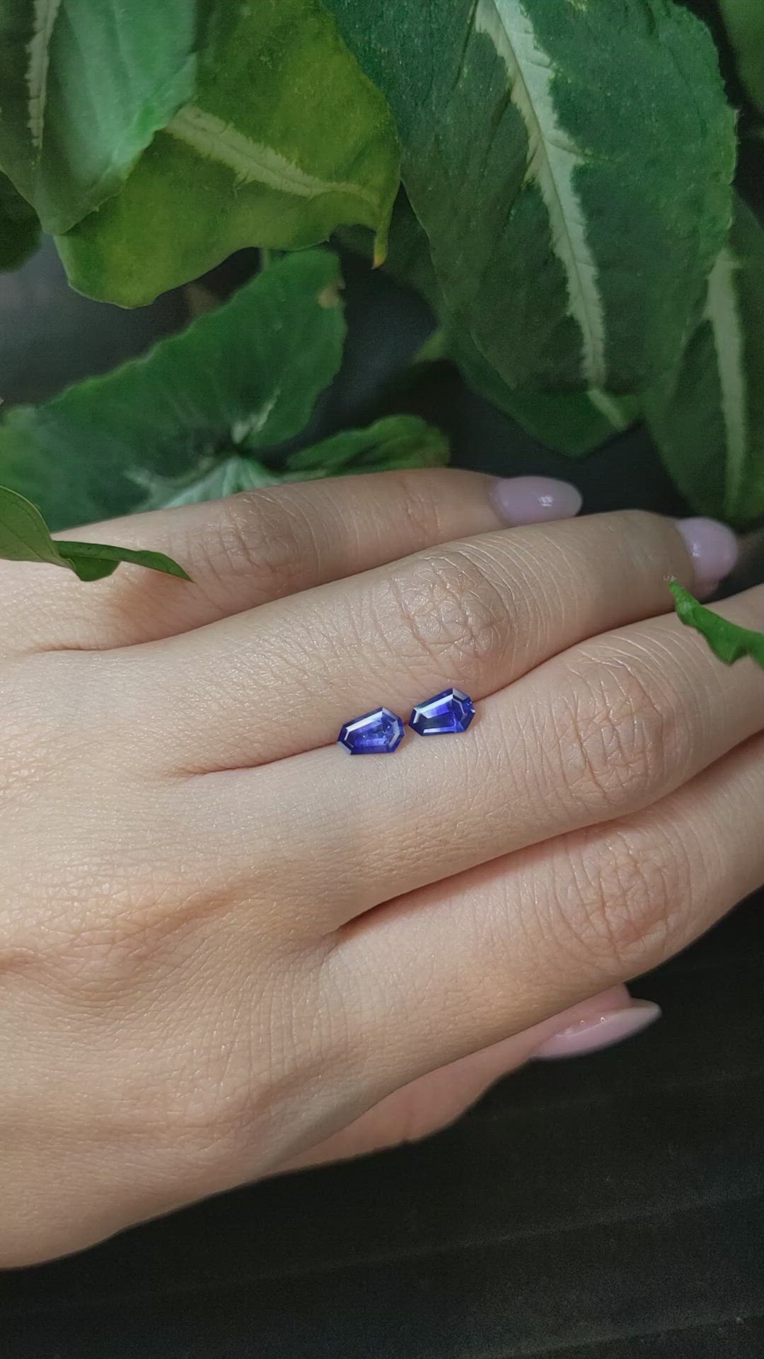 0.97&nbsp;Ct.Tw.Total Carat Weight Blue Sapphire Pair from Ceylon (Sri Lanka) Size Video