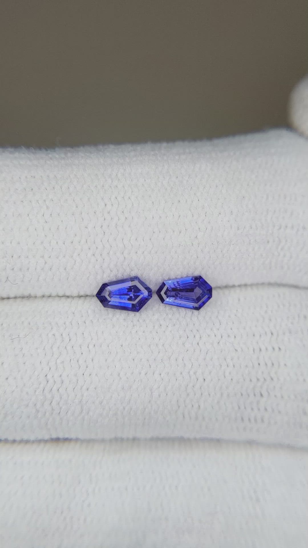 0.48&nbsp;Ct.Tw.Total Carat Weight Blue Sapphire Pair from Ceylon (Sri Lanka) Size Video