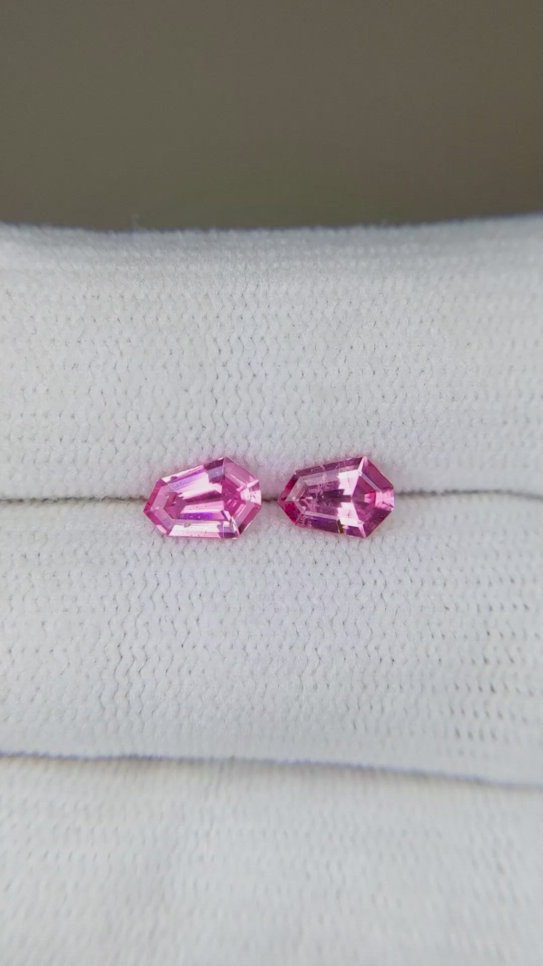 0.95&nbsp;Ct.Tw.Total Carat Weight Pink Sapphire Pair from Ceylon (Sri Lanka) Size Video