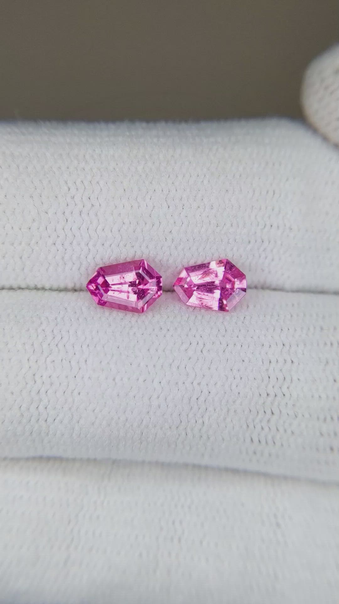 1.20&nbsp;Ct.Tw.Total Carat Weight Pink Sapphire Pair from Ceylon (Sri Lanka) Size Video
