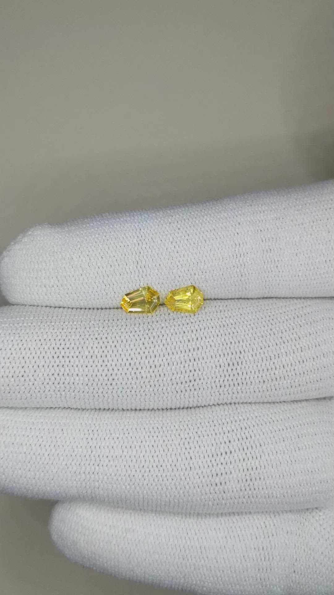 1.08&nbsp;Ct.Tw.Total Carat Weight Yellow Sapphire Pair from Ceylon (Sri Lanka) Size Video
