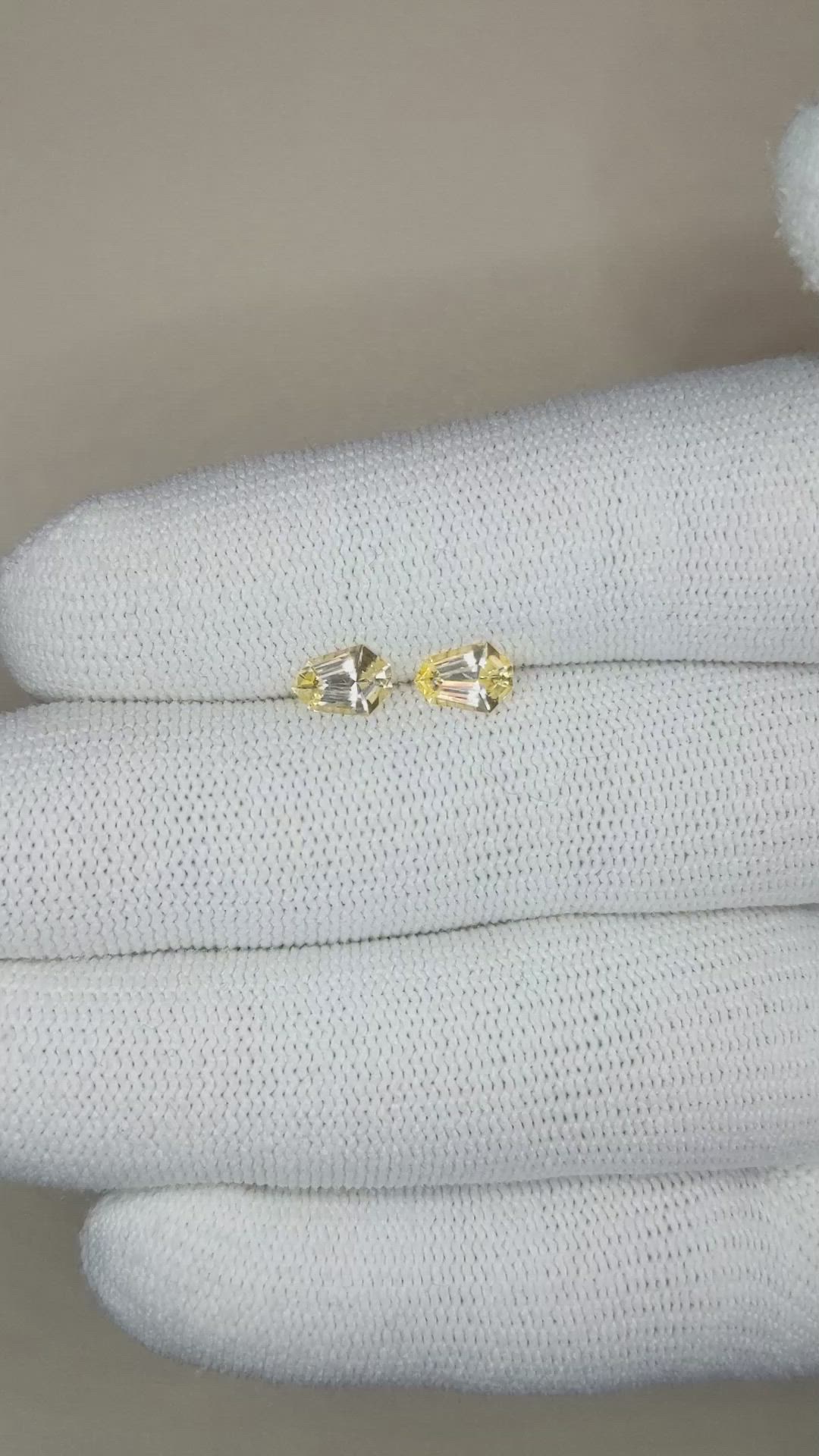 1.12&nbsp;Ct.Tw.Total Carat Weight Yellow Sapphire Pair from Ceylon (Sri Lanka) Size Video