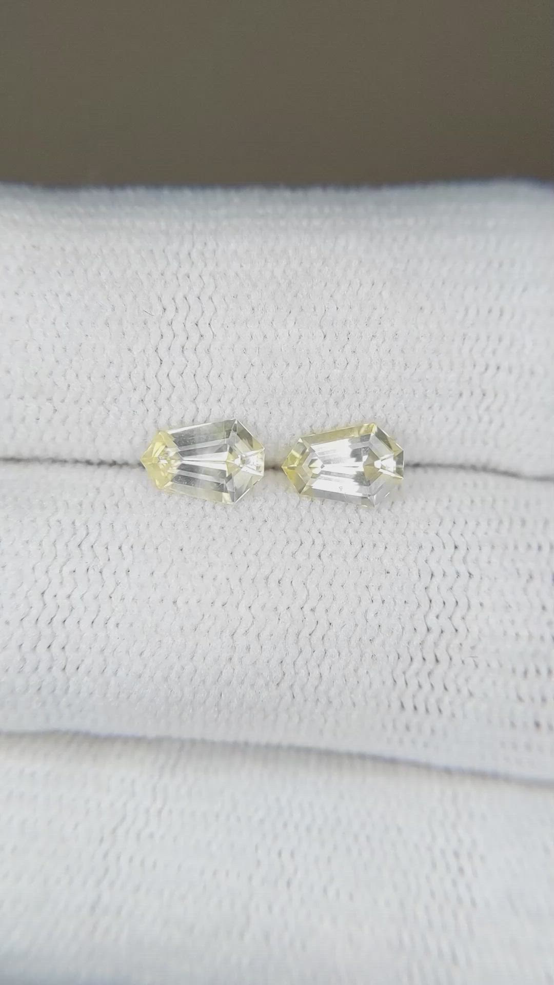 1.09&nbsp;Ct.Tw.Total Carat Weight Yellow Sapphire Pair from Ceylon (Sri Lanka) Size Video