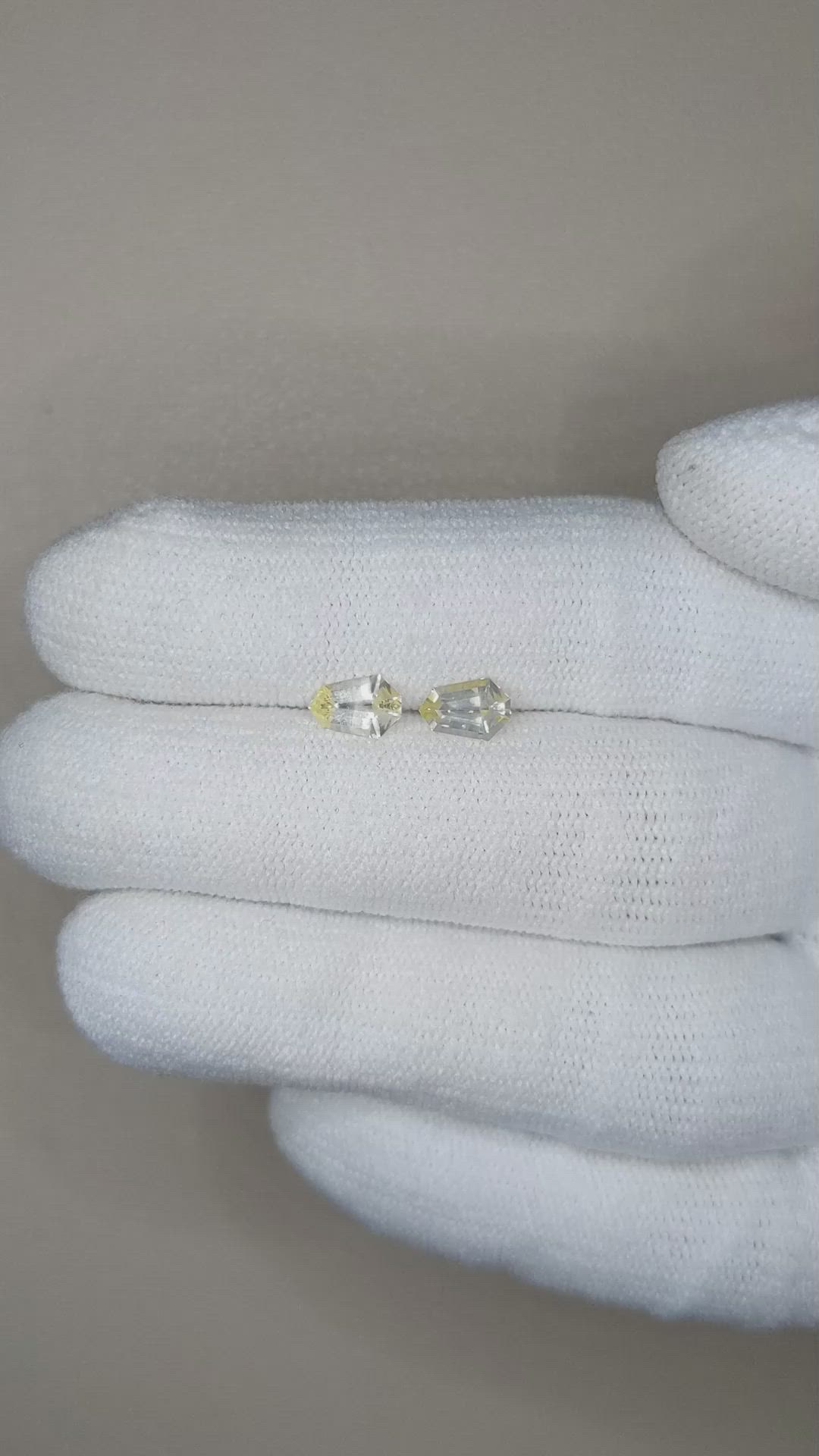 1.09&nbsp;Ct.Tw.Total Carat Weight Yellow Sapphire Pair from Ceylon (Sri Lanka) Size Video