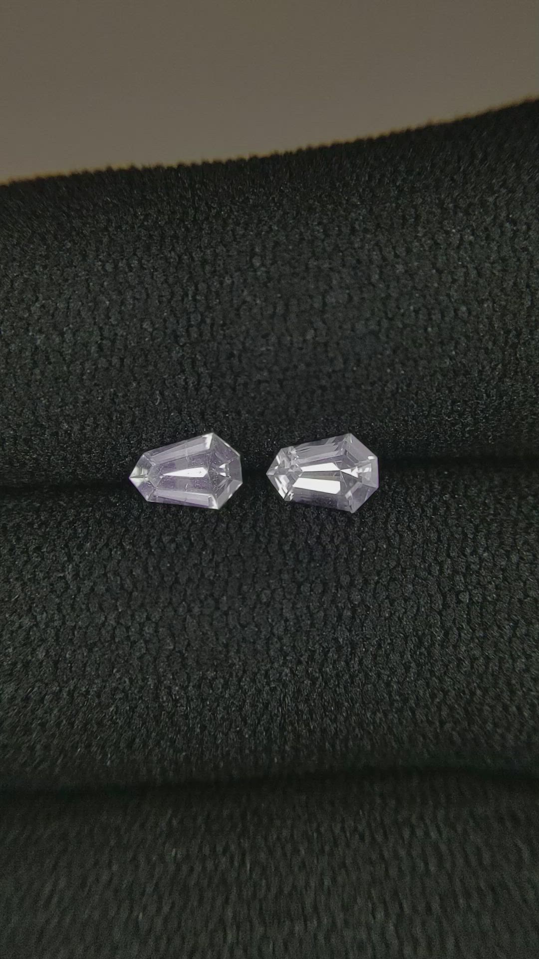 0.89&nbsp;Ct.Tw.Total Carat Weight White Sapphire Pair from Ceylon (Sri Lanka) Size Video