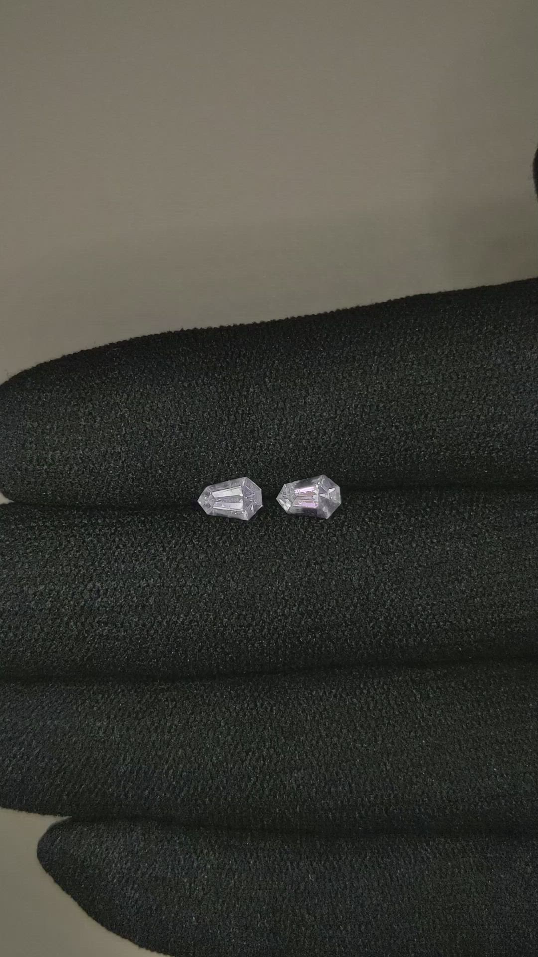 0.89&nbsp;Ct.Tw.Total Carat Weight White Sapphire Pair from Ceylon (Sri Lanka) Size Video