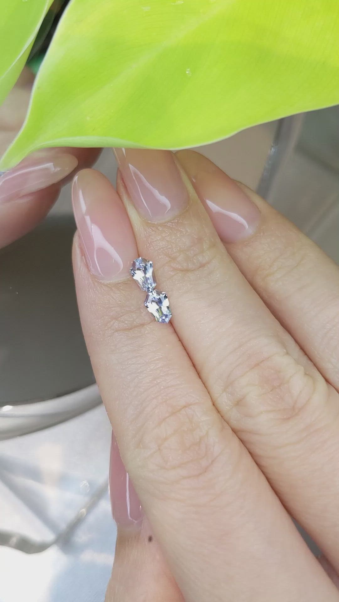 0.85&nbsp;Ct.Tw.Total Carat Weight White Sapphire Pair from Ceylon (Sri Lanka) Size Video