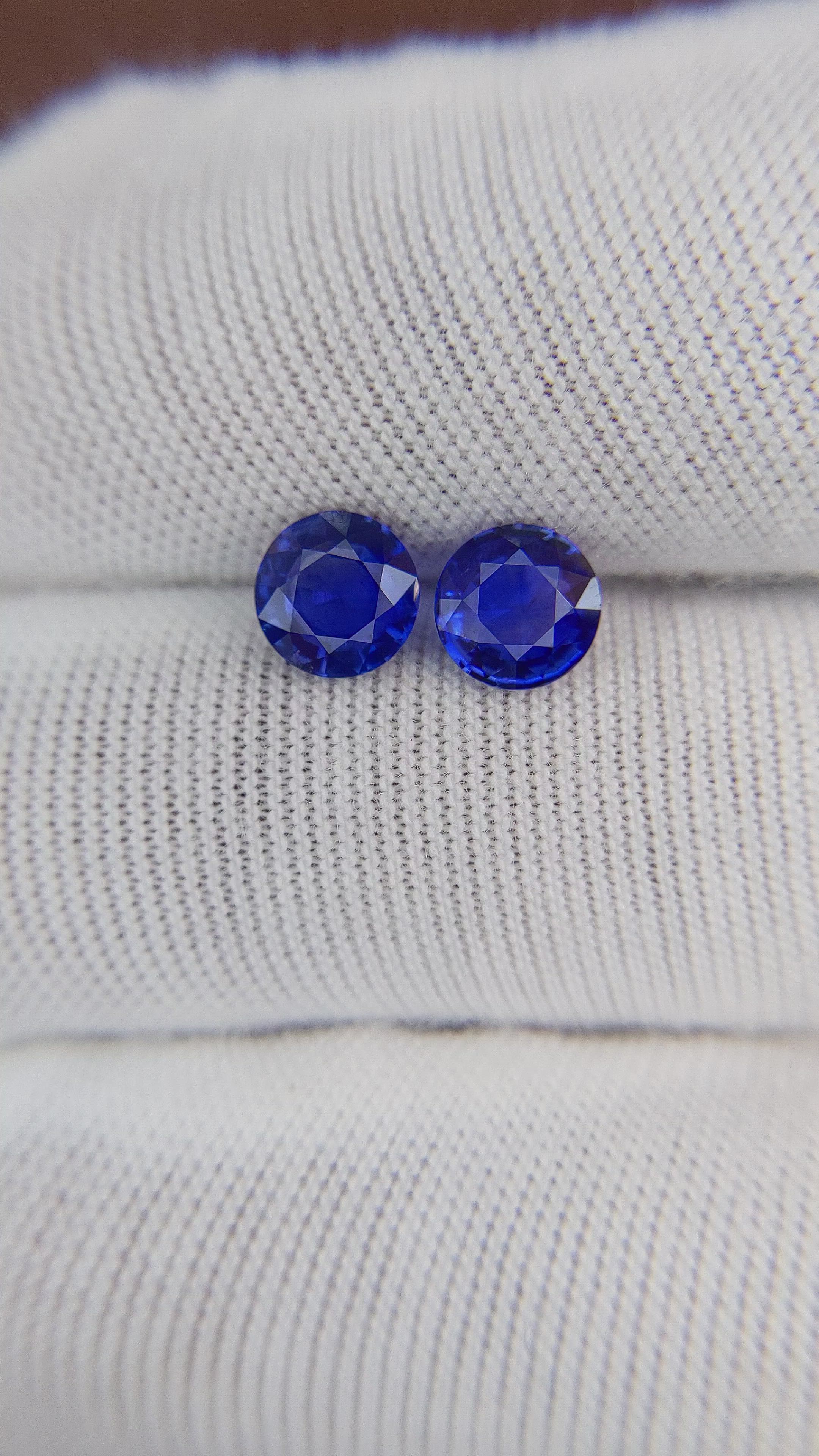 1.80&nbsp;Ct.Tw.Total Carat Weight Blue Sapphire Pair from Ceylon (Sri Lanka) Size Video