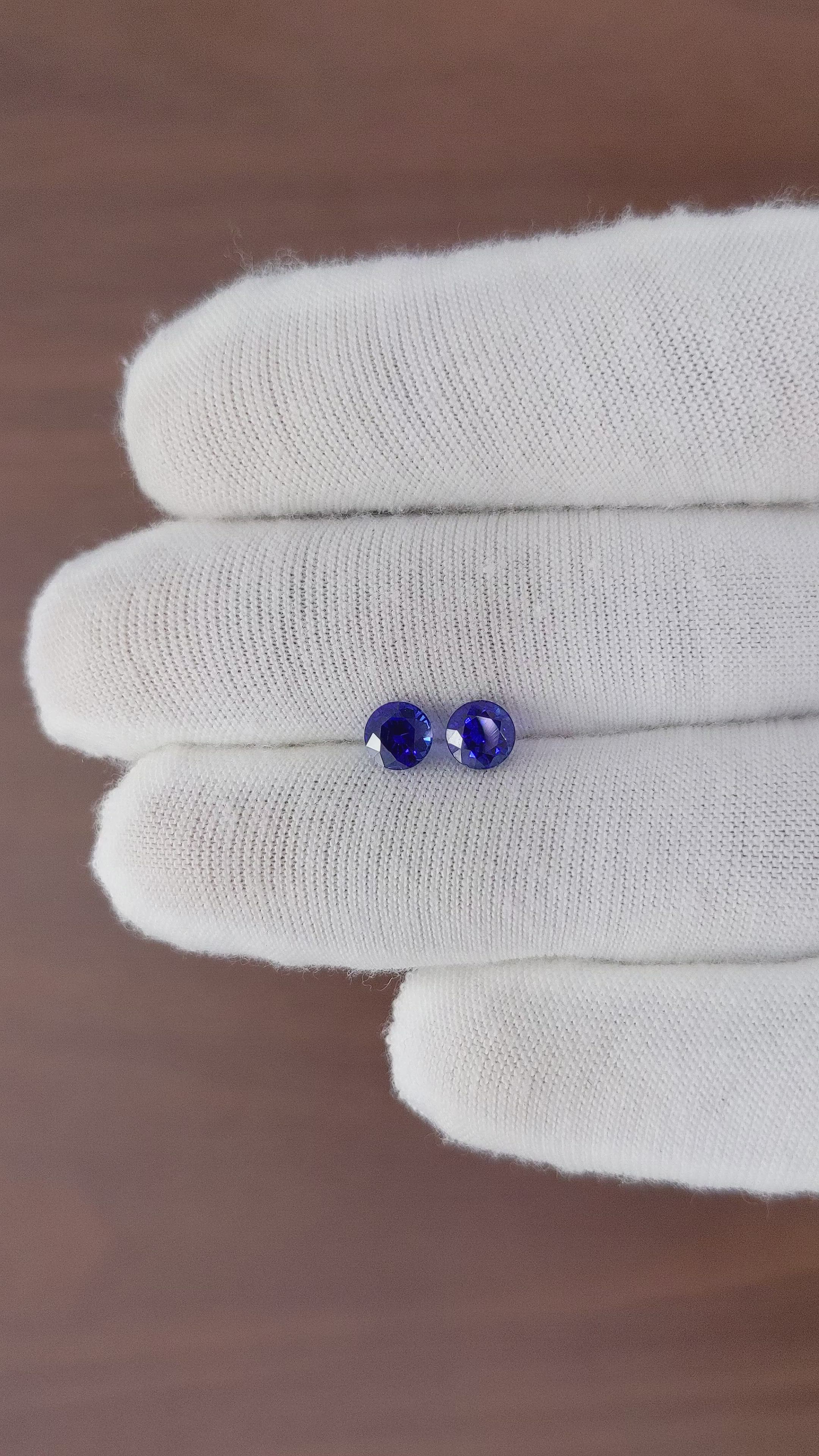 1.44&nbsp;Ct.Tw.Total Carat Weight Blue Sapphire Pair from Ceylon (Sri Lanka) Size Video