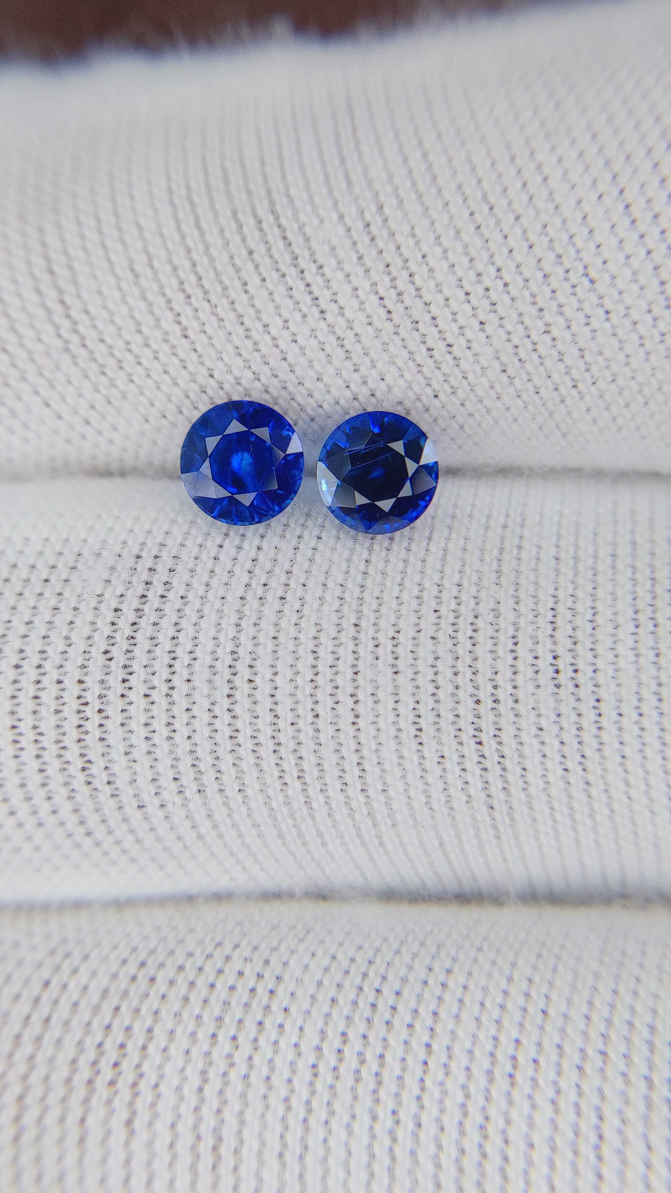 1.36&nbsp;Ct.Tw.Total Carat Weight Blue Sapphire Pair from Ceylon (Sri Lanka) Size Video