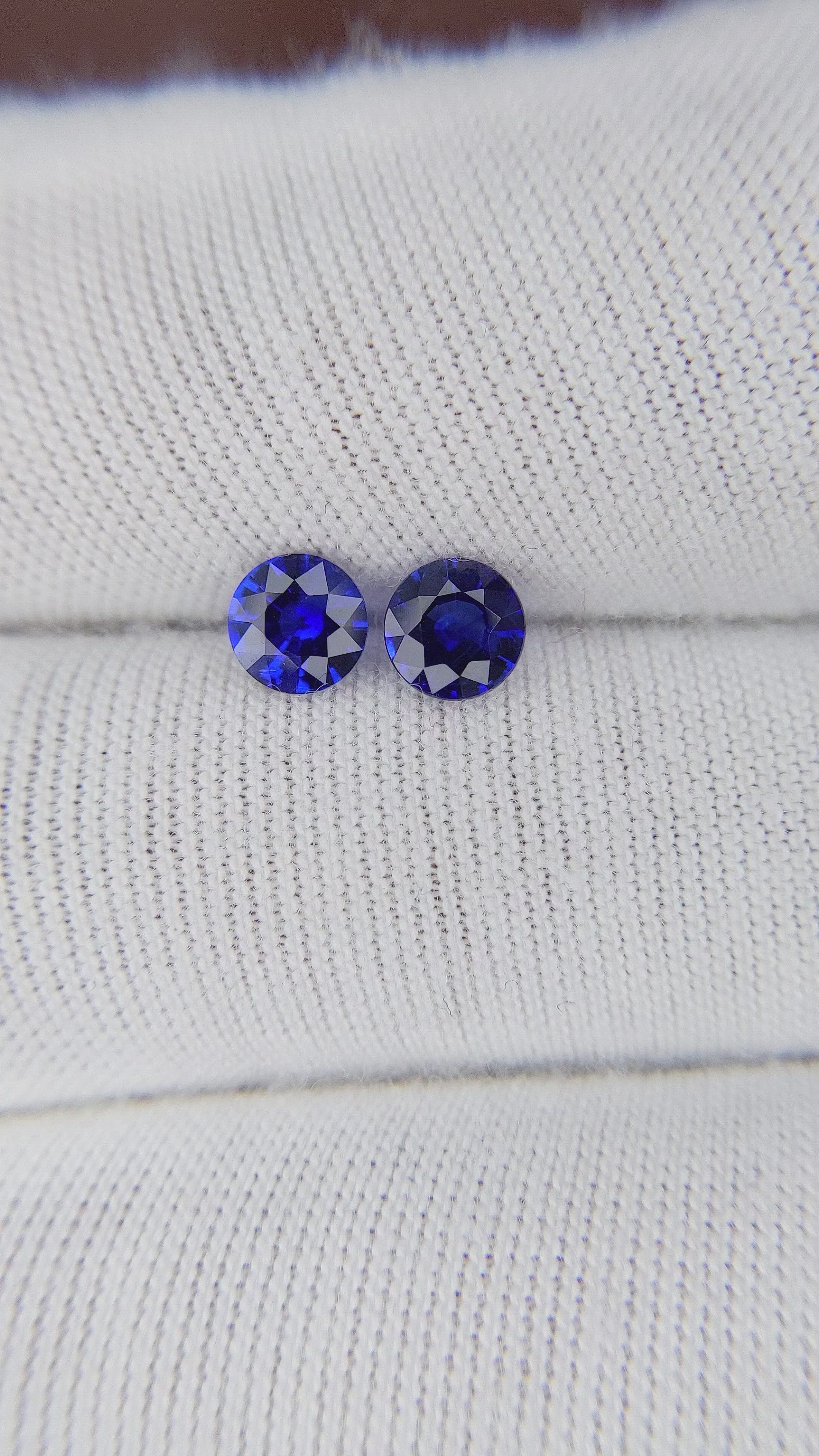 1.00&nbsp;Ct.Tw.Total Carat Weight Blue Sapphire Pair from Ceylon (Sri Lanka) Size Video
